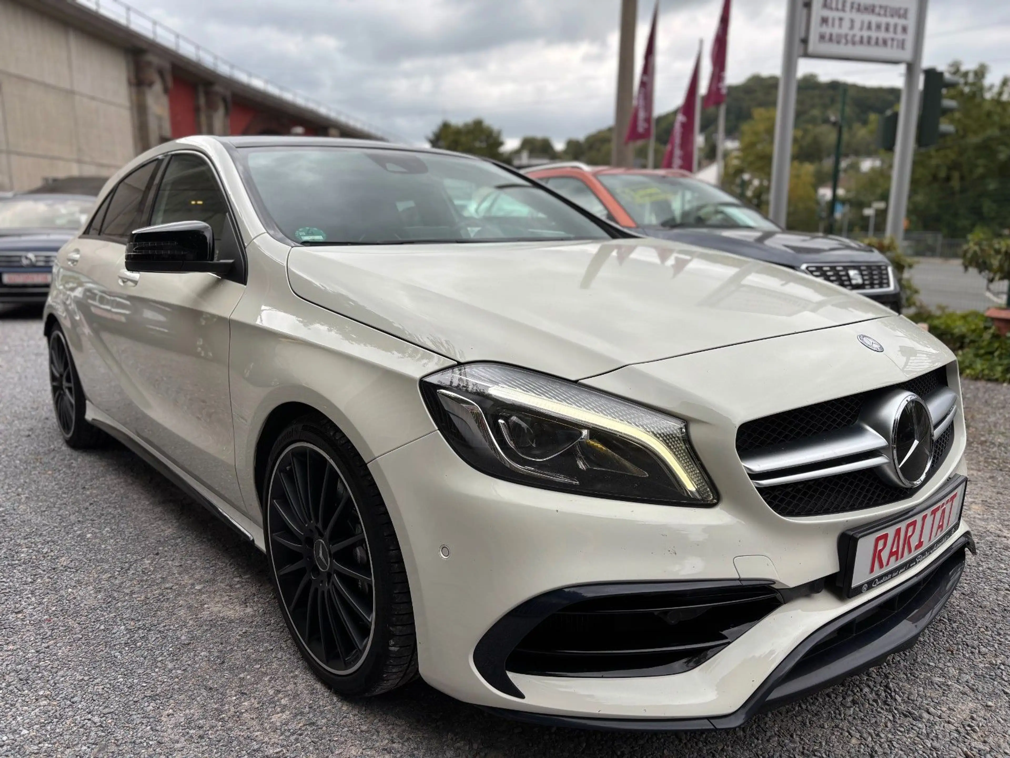 Mercedes-Benz A 45 AMG Scheckheft/Pano/Schale/270 Vm./Dyn+/H&K — photo 3