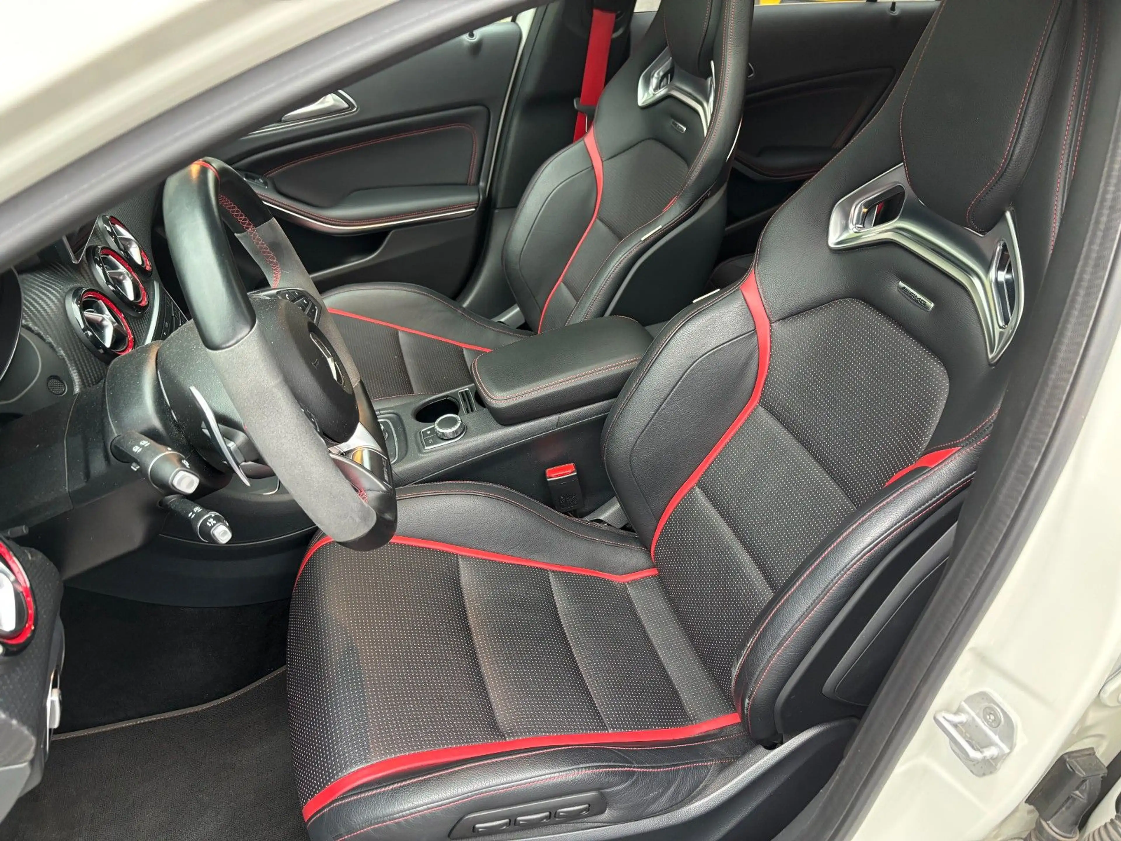 Mercedes-Benz A 45 AMG Scheckheft/Pano/Schale/270 Vm./Dyn+/H&K — photo 10