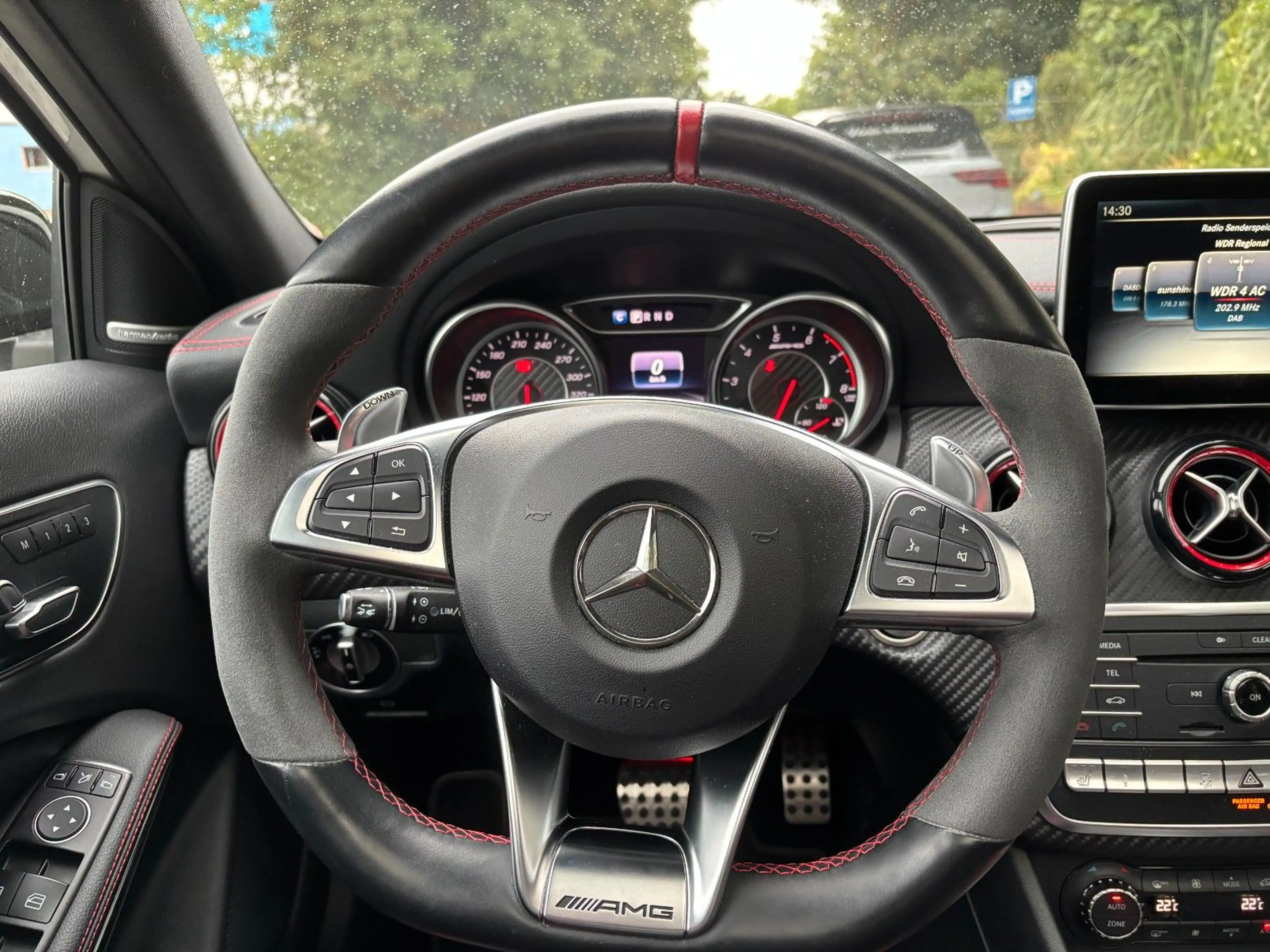 Mercedes-Benz A 45 AMG Scheckheft/Pano/Schale/270 Vm./Dyn+/H&K — photo 11