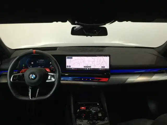 BMW M5 view 3