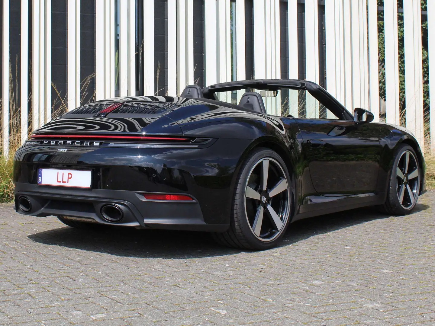 Porsche 992 911 Cabrio New Model 2025 Full option  As new Zwart - 2