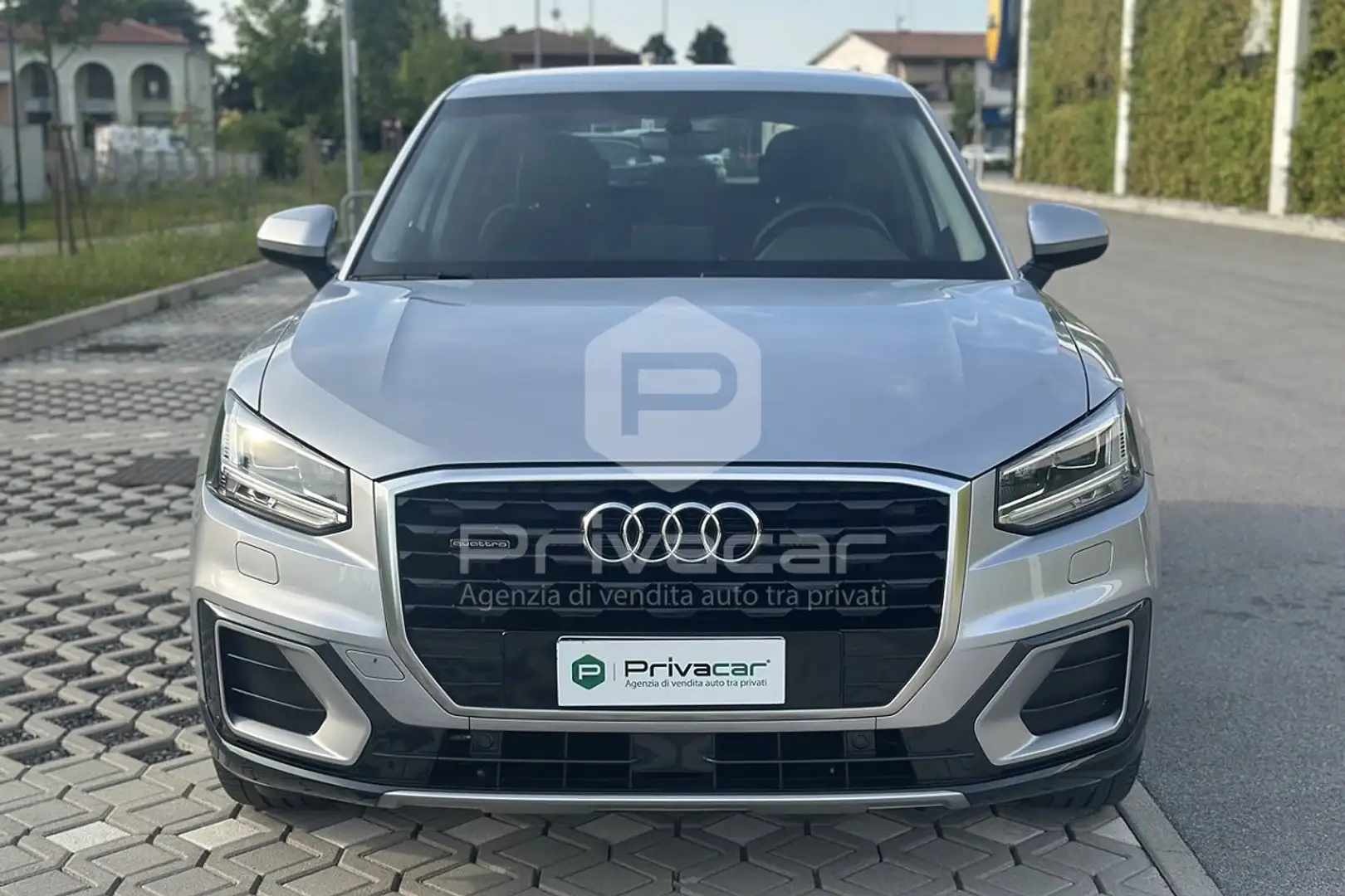 Audi Q2 Q2 2.0 TDI quattro S tronic Sport Silber - 2