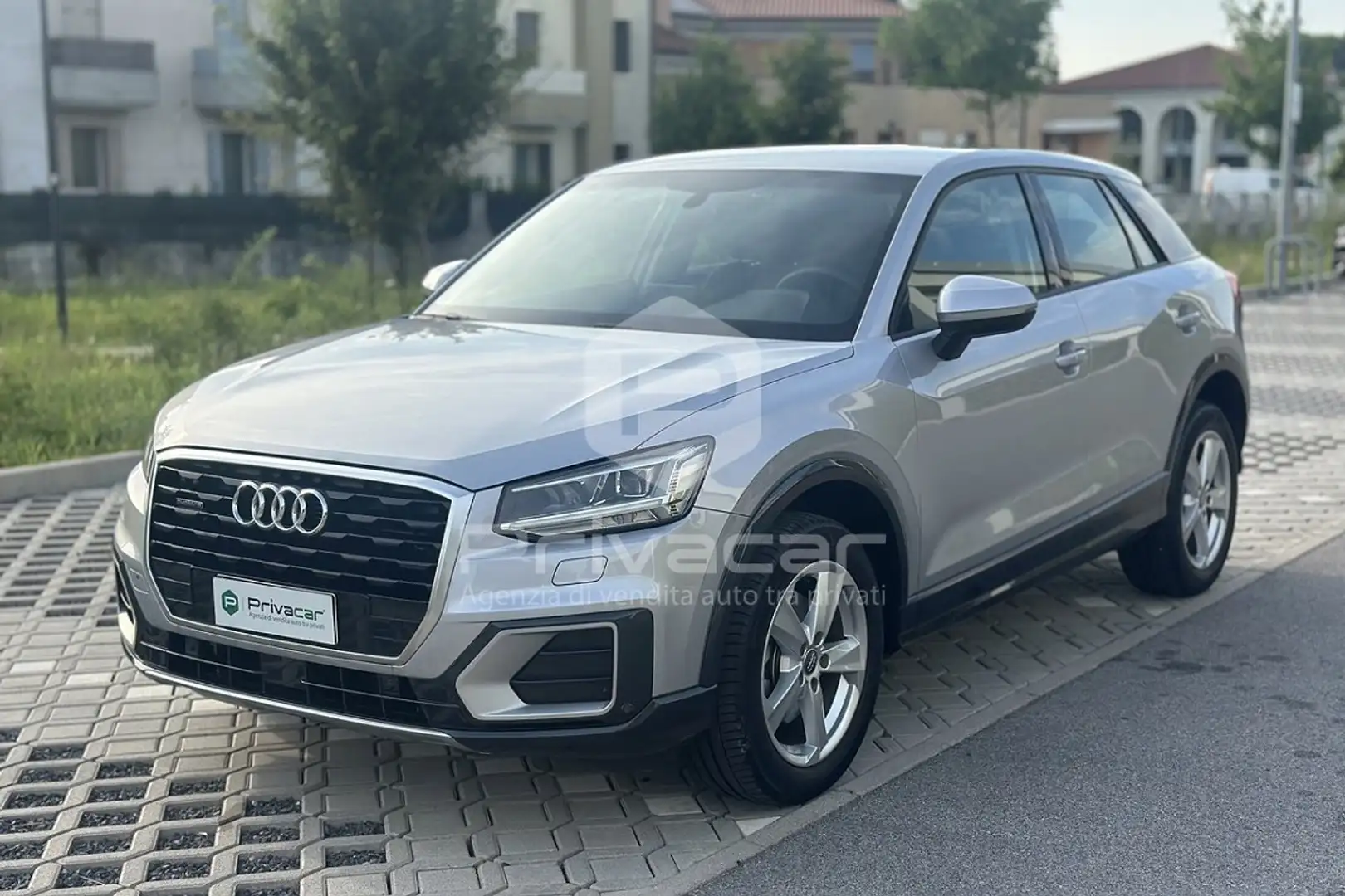 Audi Q2 Q2 2.0 TDI quattro S tronic Sport Silber - 1