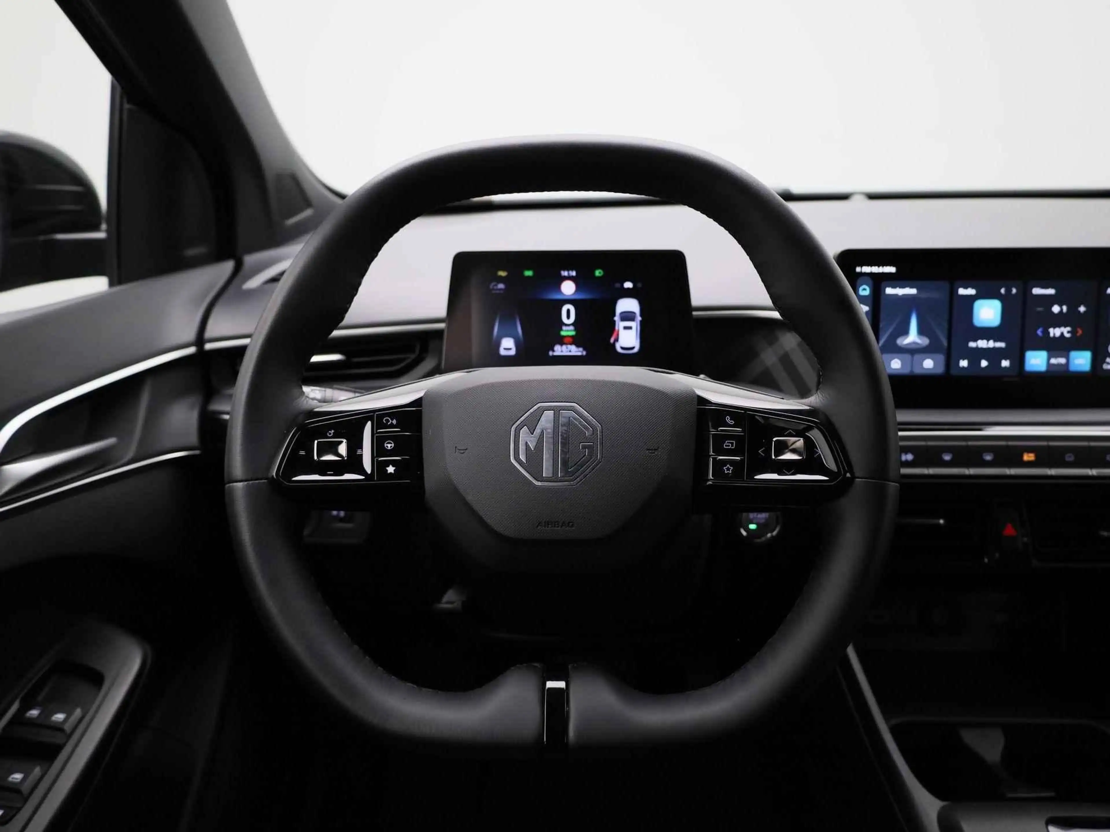 MG MG3 Hybrid+ Luxury — photo 6