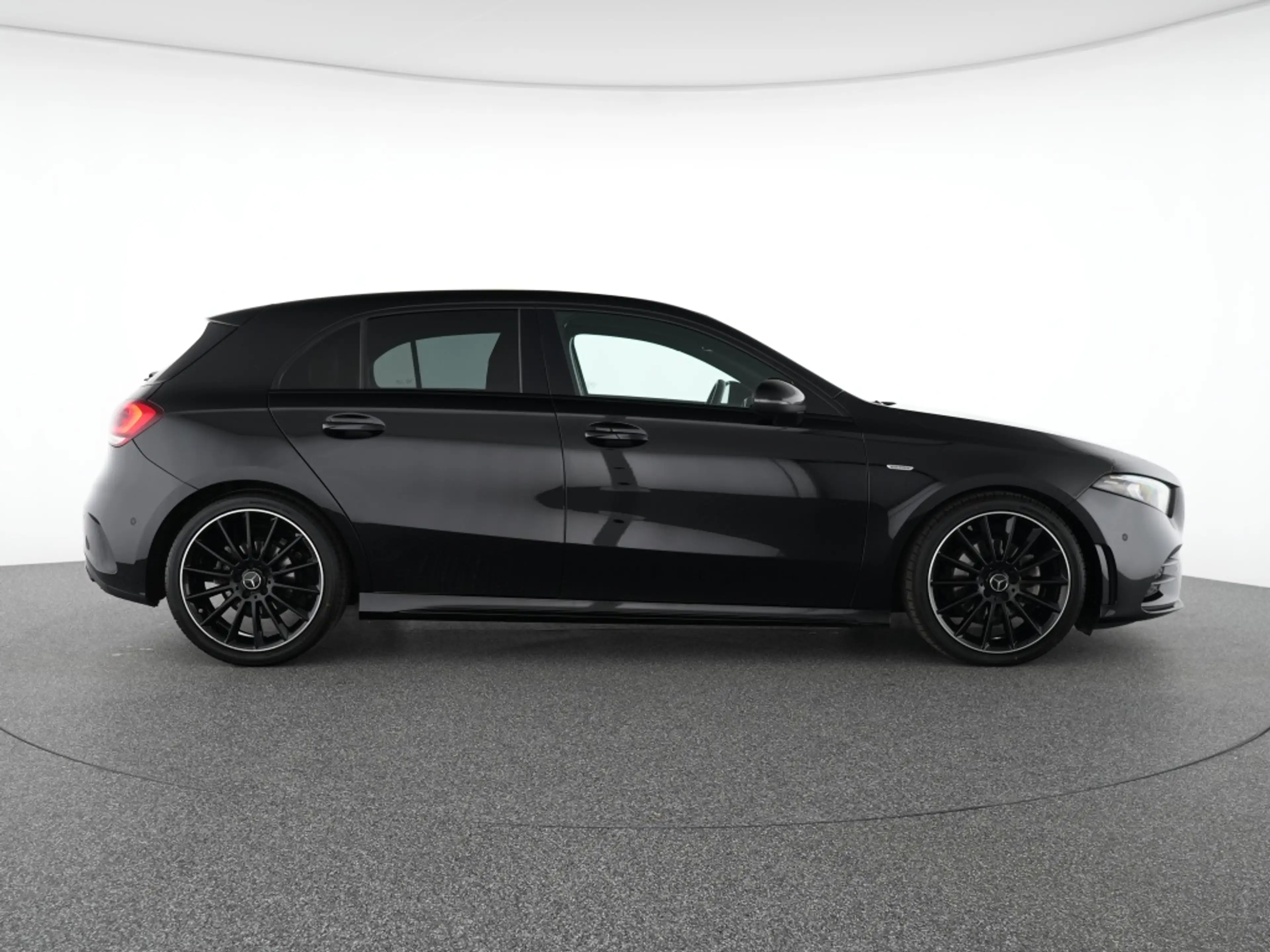 Mercedes-Benz A 200 d  Edition 2020 AMG Night LED Kamera Digi — photo 5