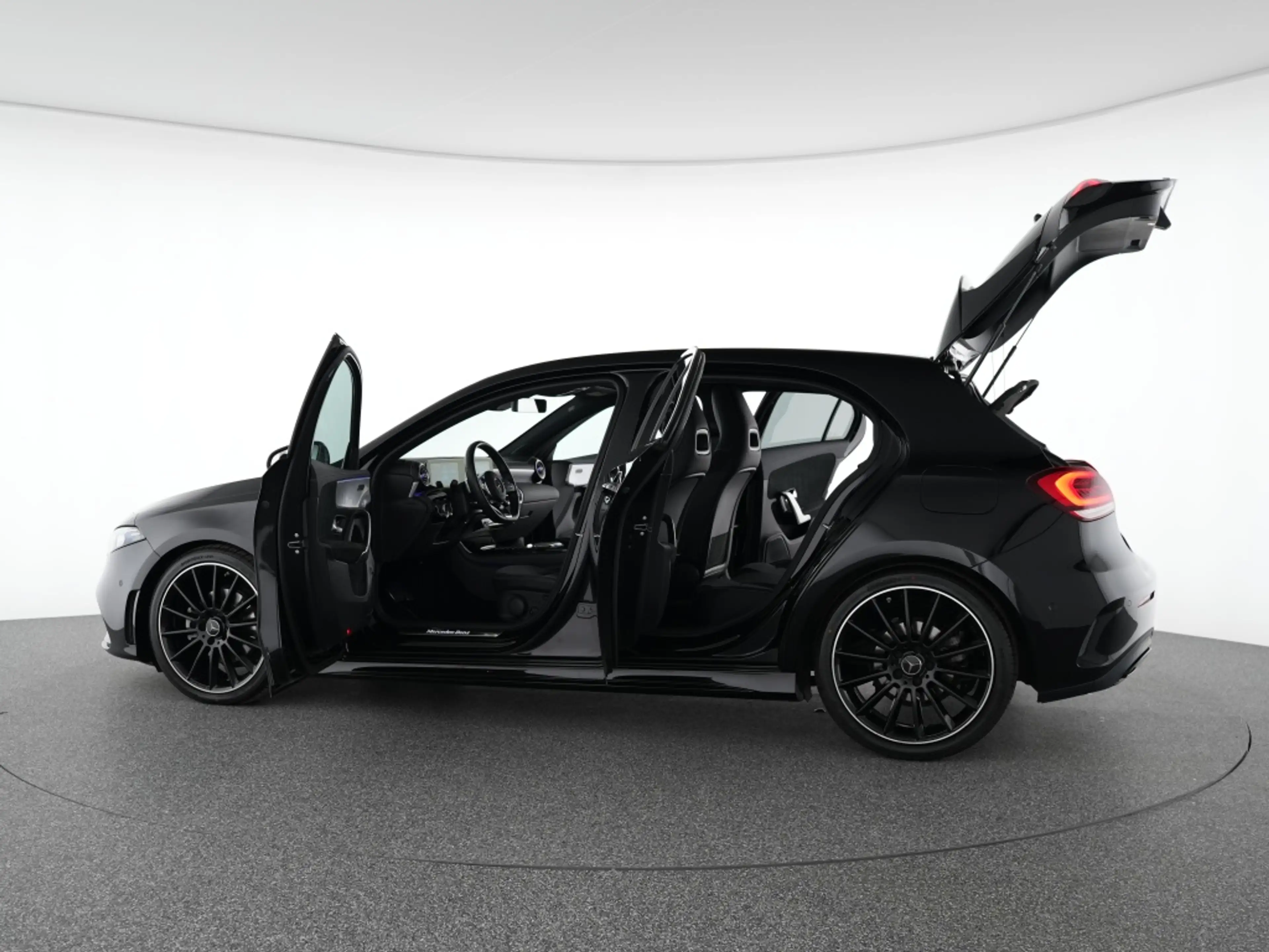 Mercedes-Benz A 200 d  Edition 2020 AMG Night LED Kamera Digi — photo 14