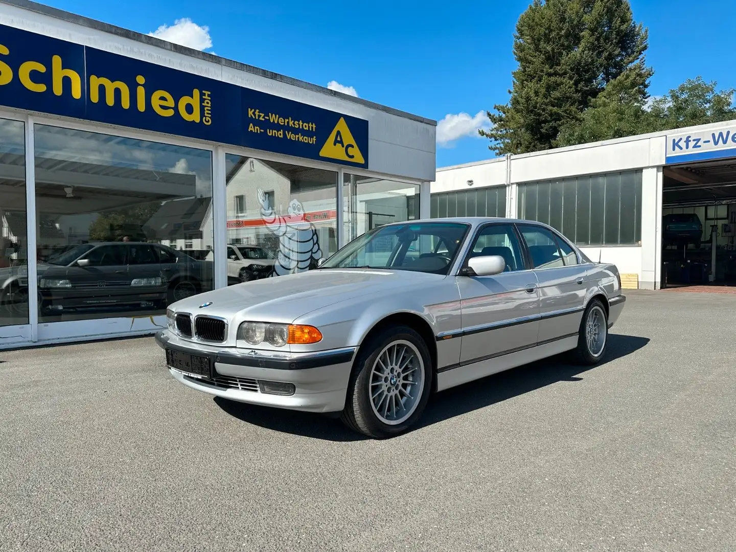 BMW 735 i A V8 Silber - 1