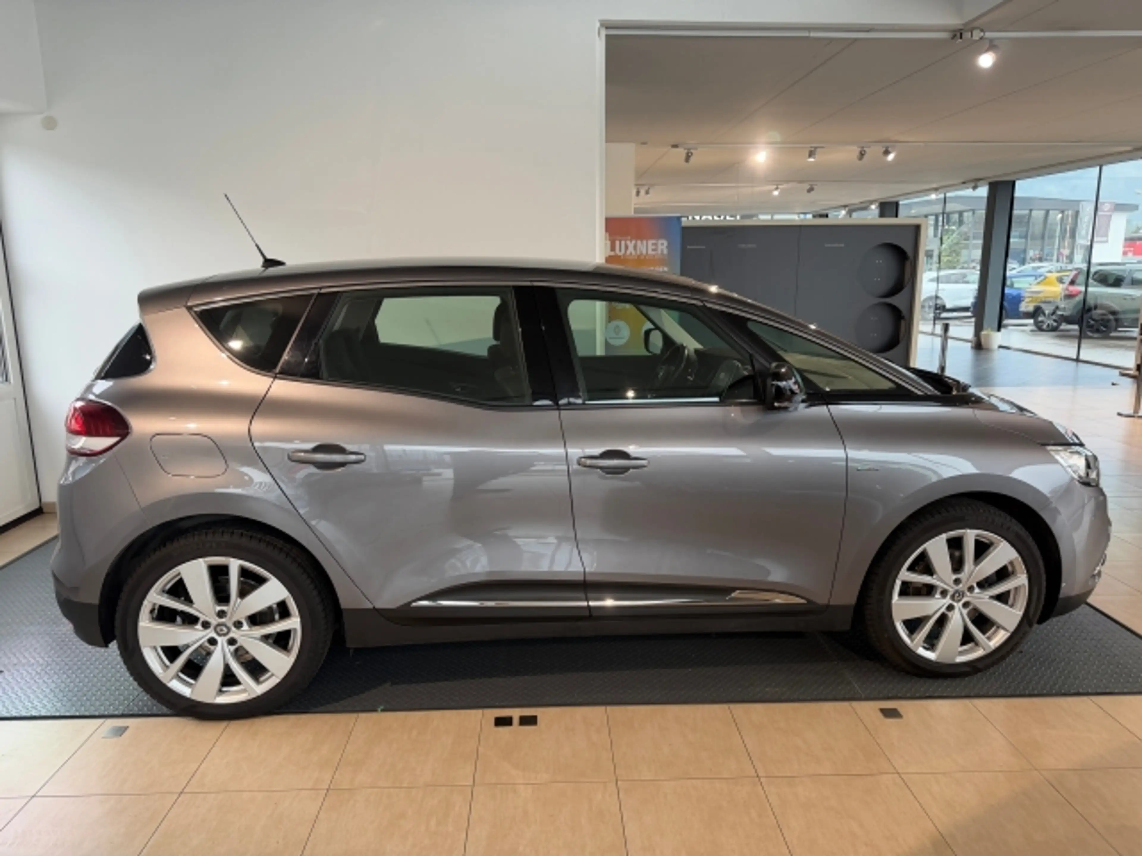 Renault Scenic Scenic Limited1,3TCE — photo 4