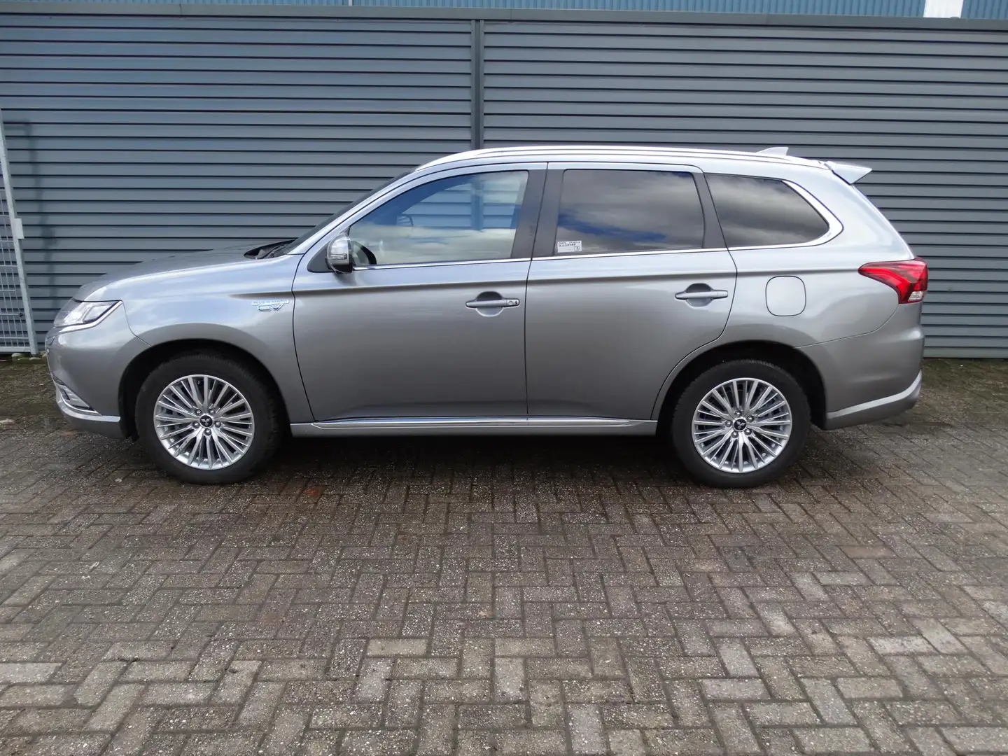 Mitsubishi Outlander 2.4 PHEV Instyle / Spirit + - 2