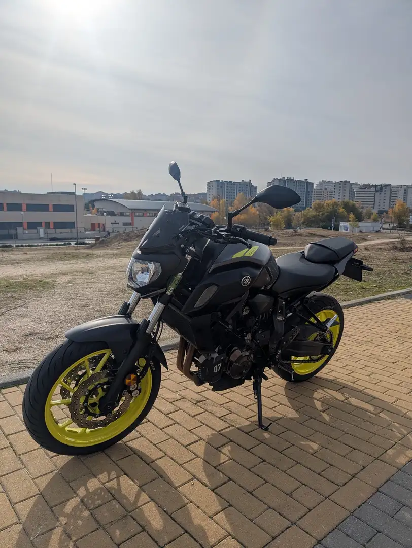 Yamaha MT-07 Amarillo - 1