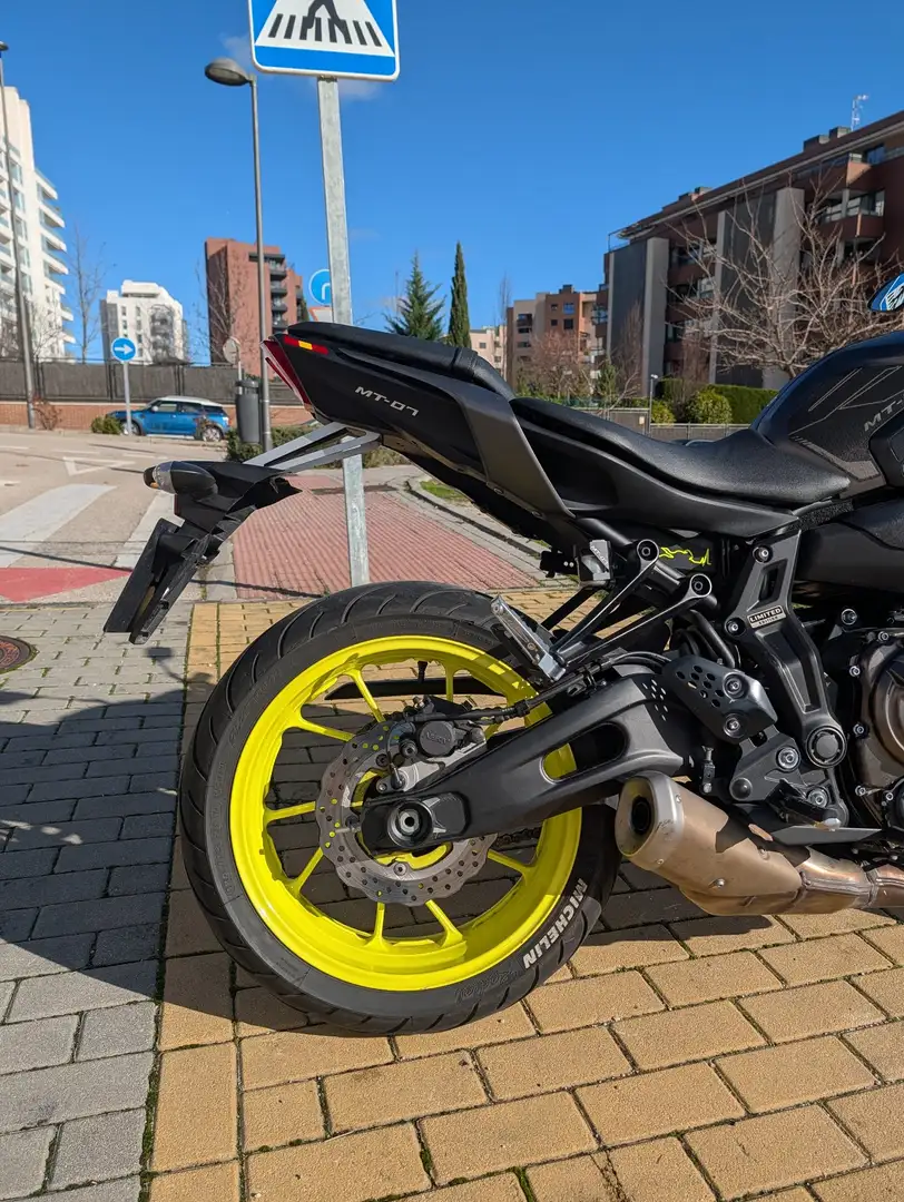 Yamaha MT-07 Amarillo - 2