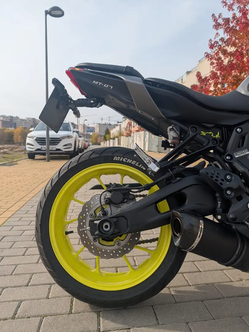 Yamaha MT-07 Amarillo - 2