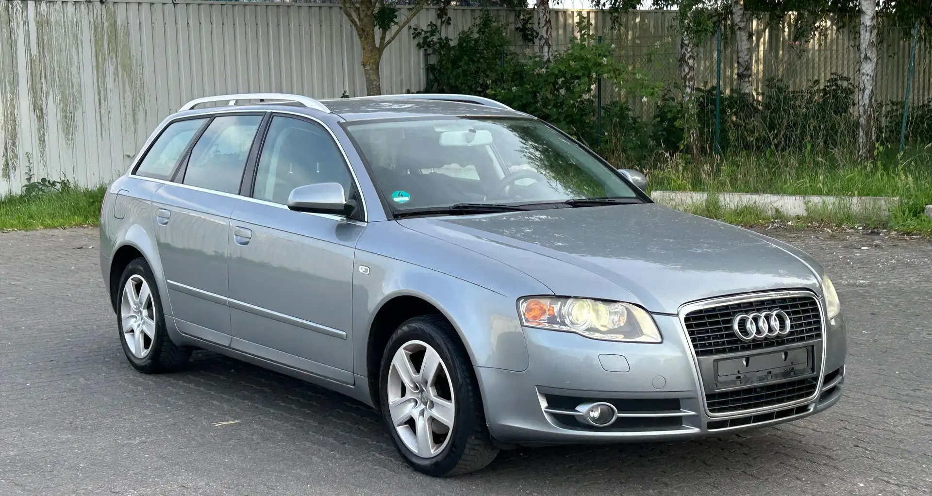 Audi A4 Avant 2.0 TDI DPF Xenon AHK TÜV 11.2025 Grau - 1