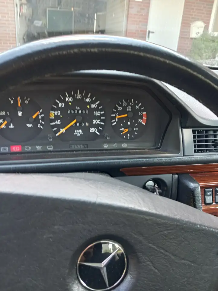 Mercedes-Benz E 200, foto 7