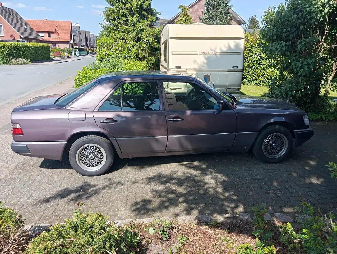 Mercedes-Benz E 200, foto 2