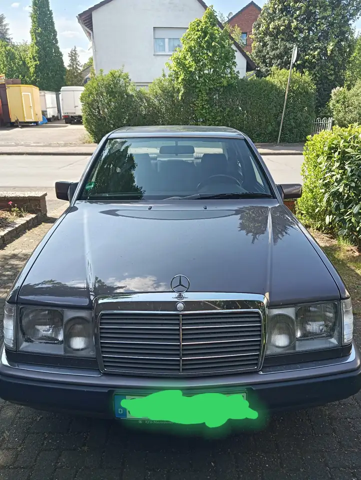 Mercedes-Benz E 200, foto 1