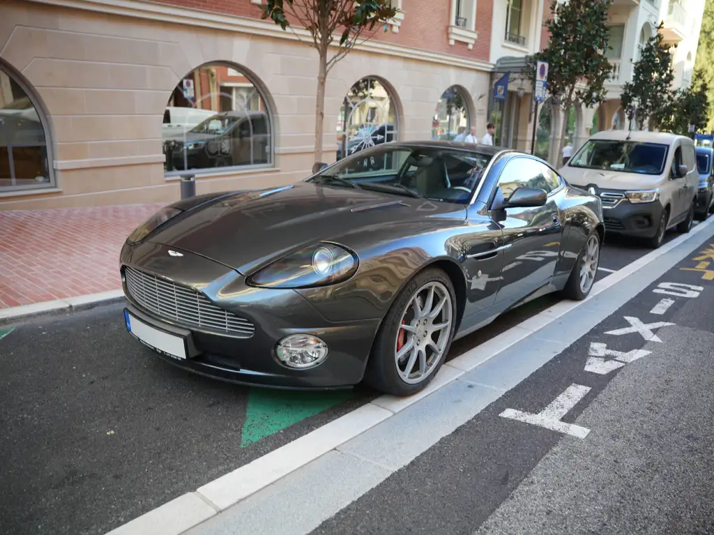 Aston Martin Vanquish 2006 из Европы — купить под ключ