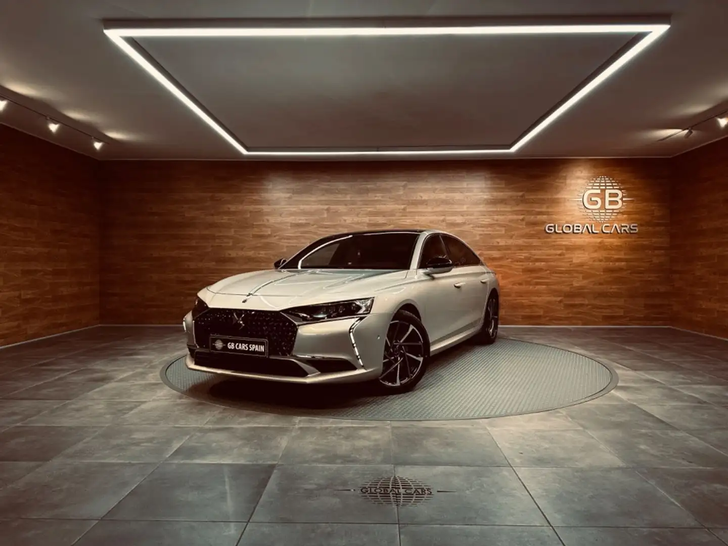DS Automobiles DS 9 E-Tense Rivoli + Aut. 225 Сірий - 1