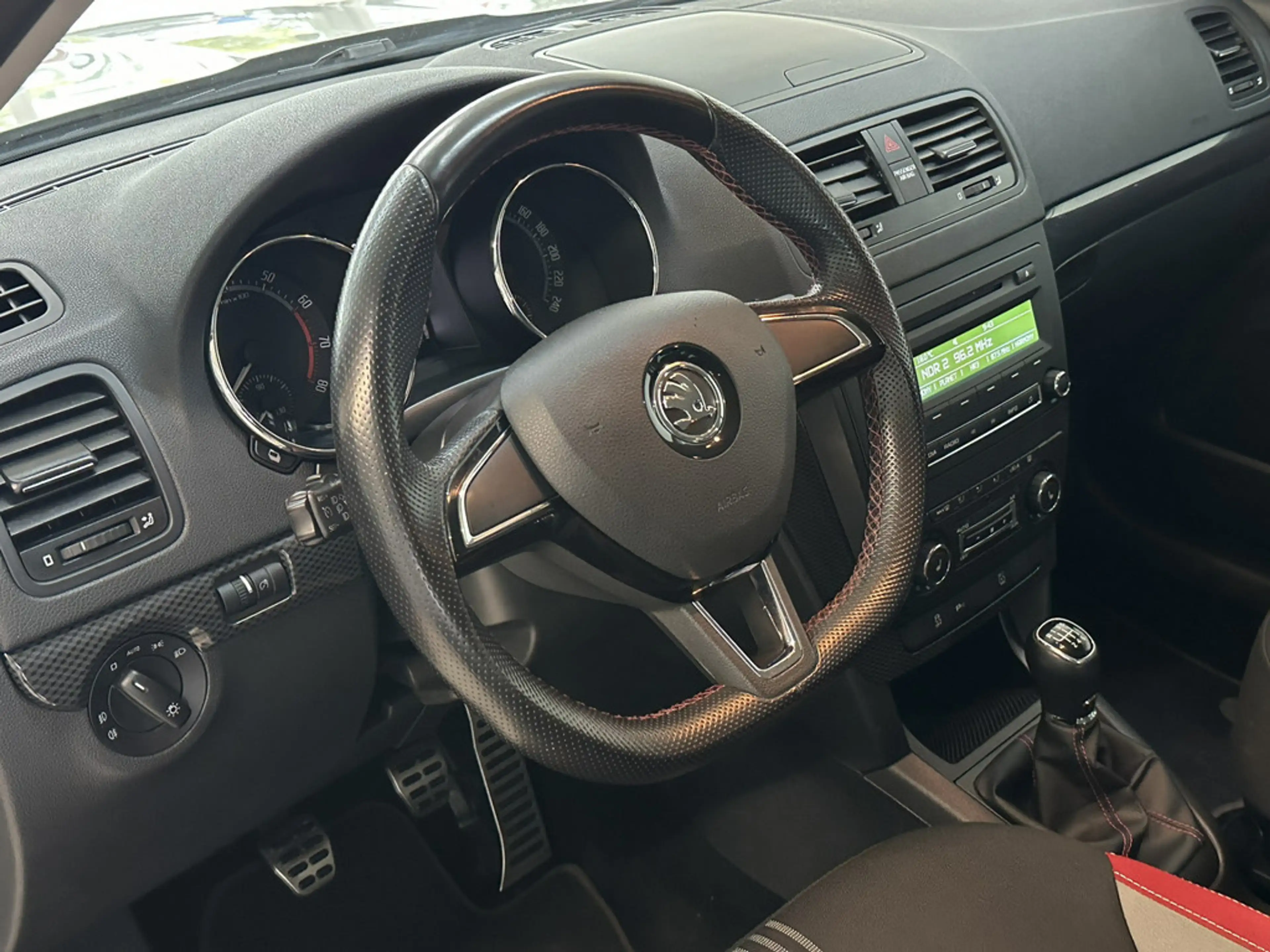 Skoda Yeti 1.2l TSI Monte Carlo KLIMA PDC SHZ XENON — photo 13