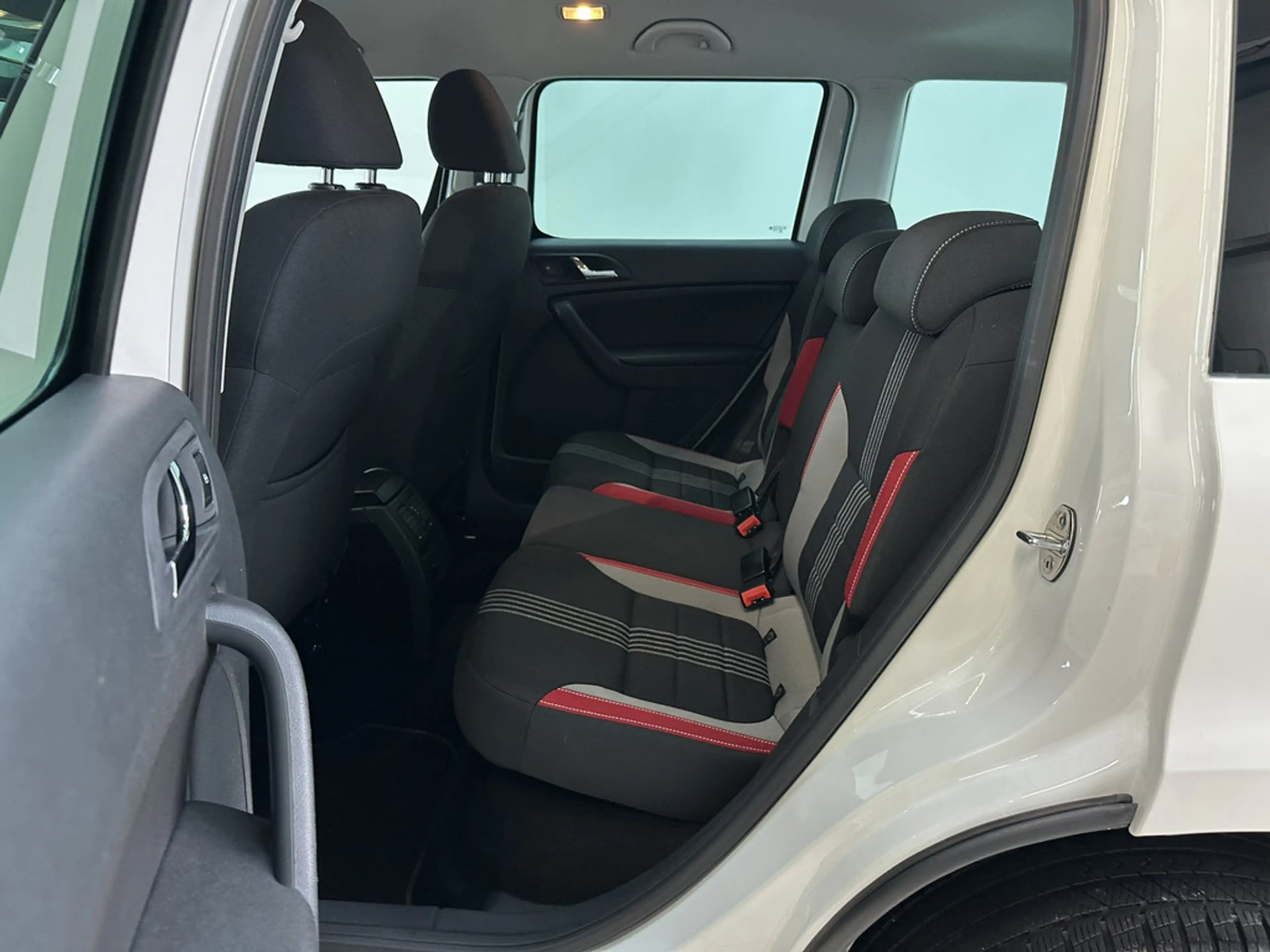Skoda Yeti 1.2l TSI Monte Carlo KLIMA PDC SHZ XENON — photo 14