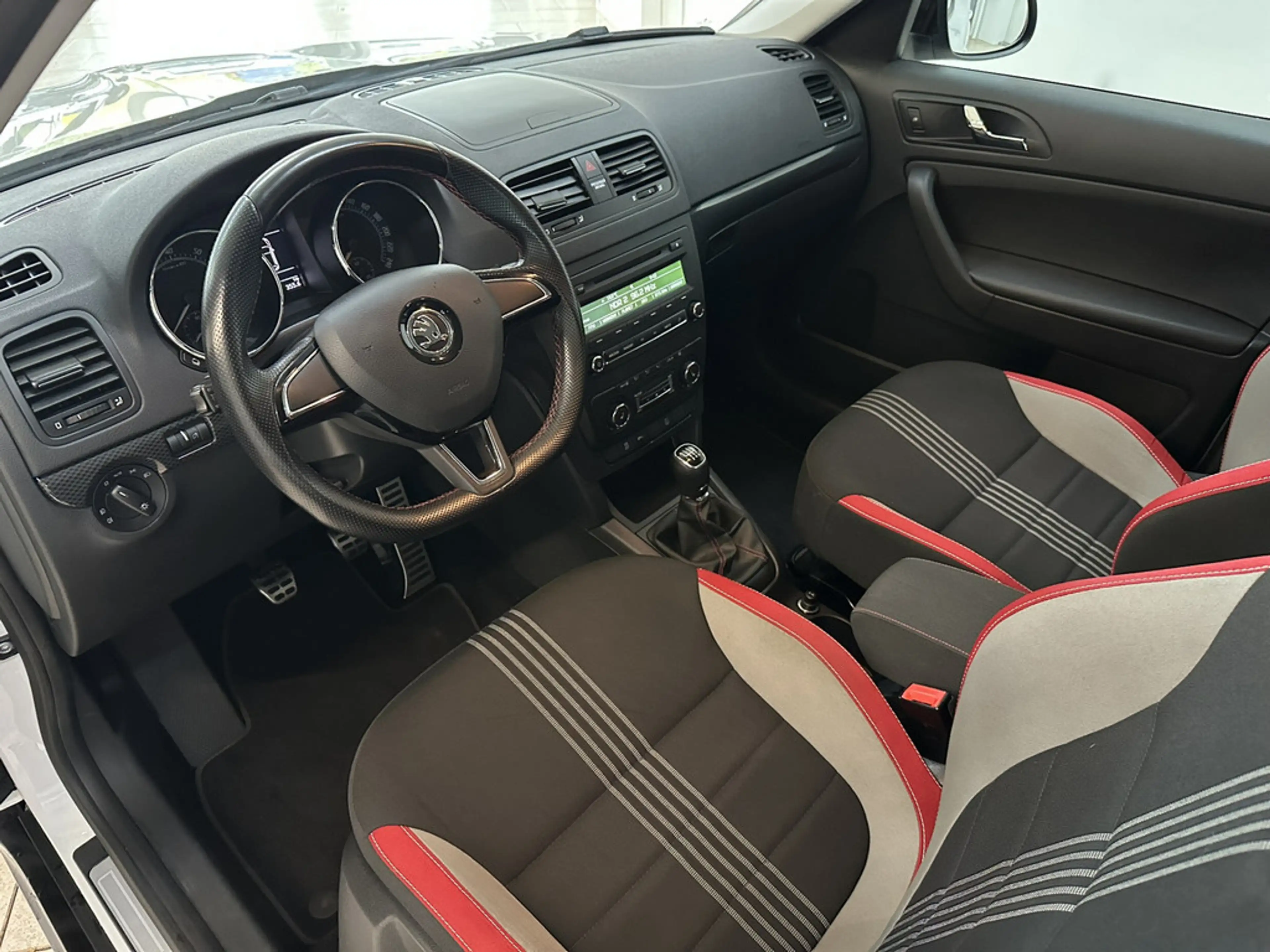 Skoda Yeti 1.2l TSI Monte Carlo KLIMA PDC SHZ XENON — photo 12