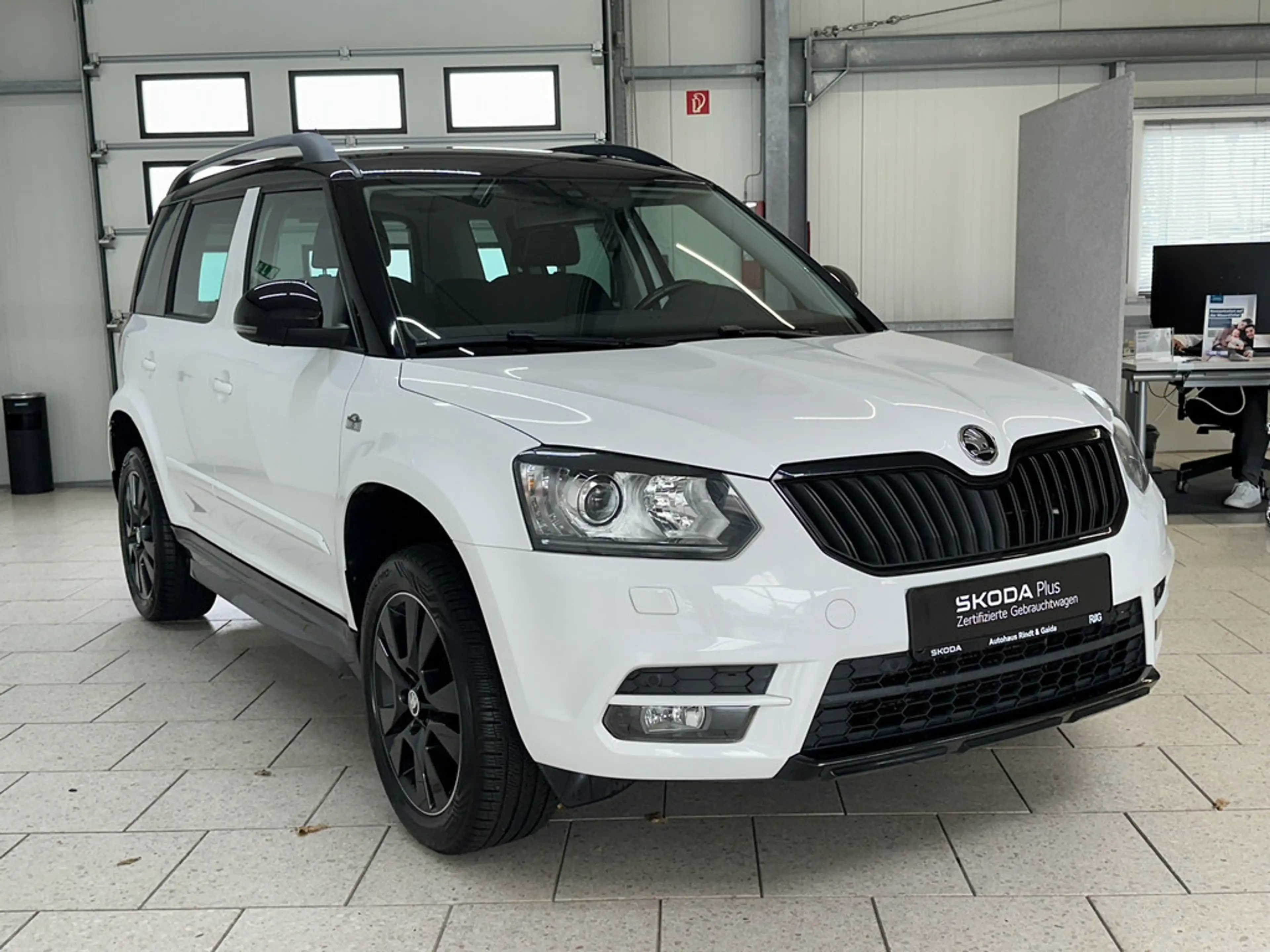 Skoda Yeti 1.2l TSI Monte Carlo KLIMA PDC SHZ XENON — photo 8