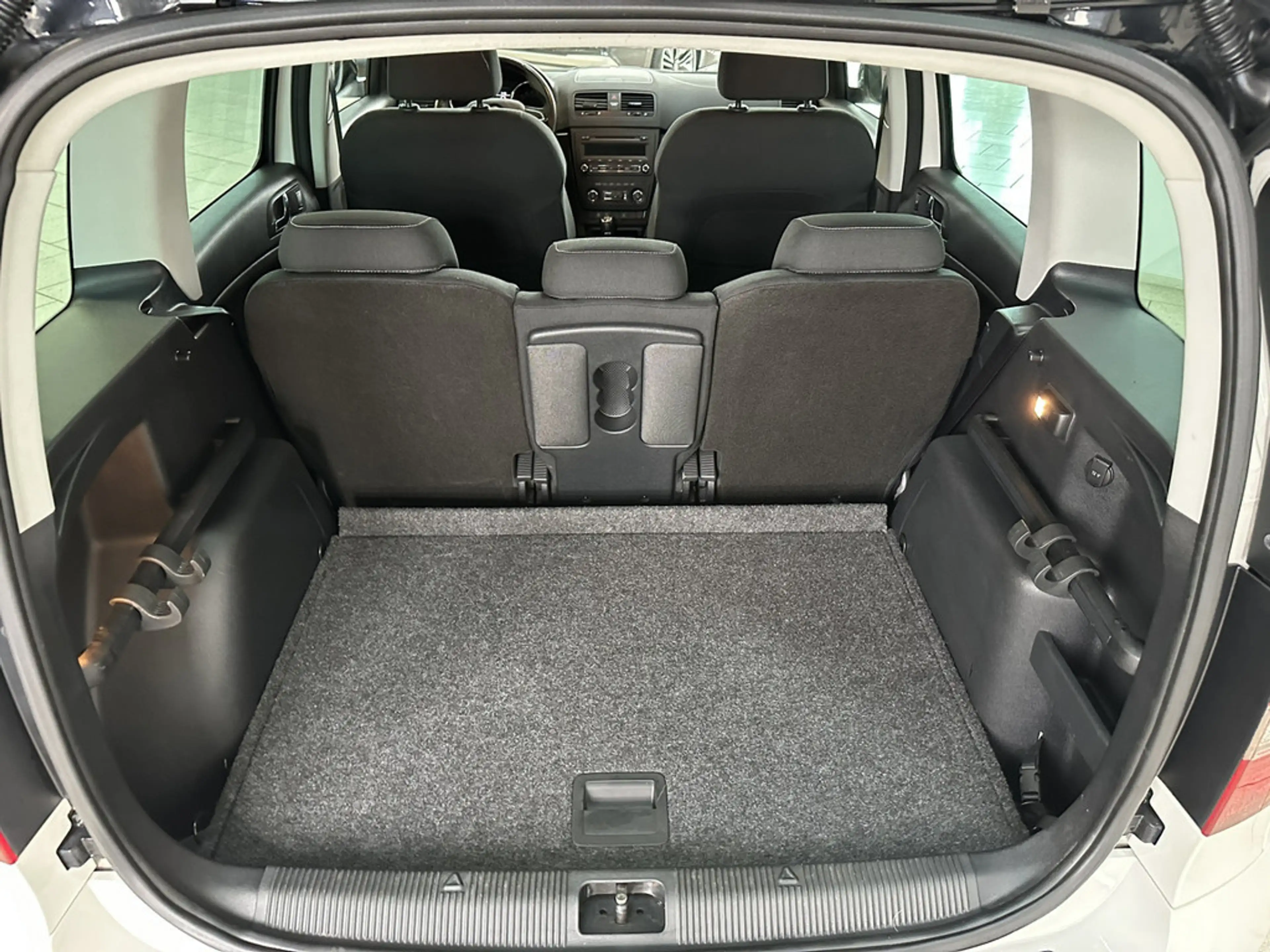 Skoda Yeti 1.2l TSI Monte Carlo KLIMA PDC SHZ XENON — photo 10
