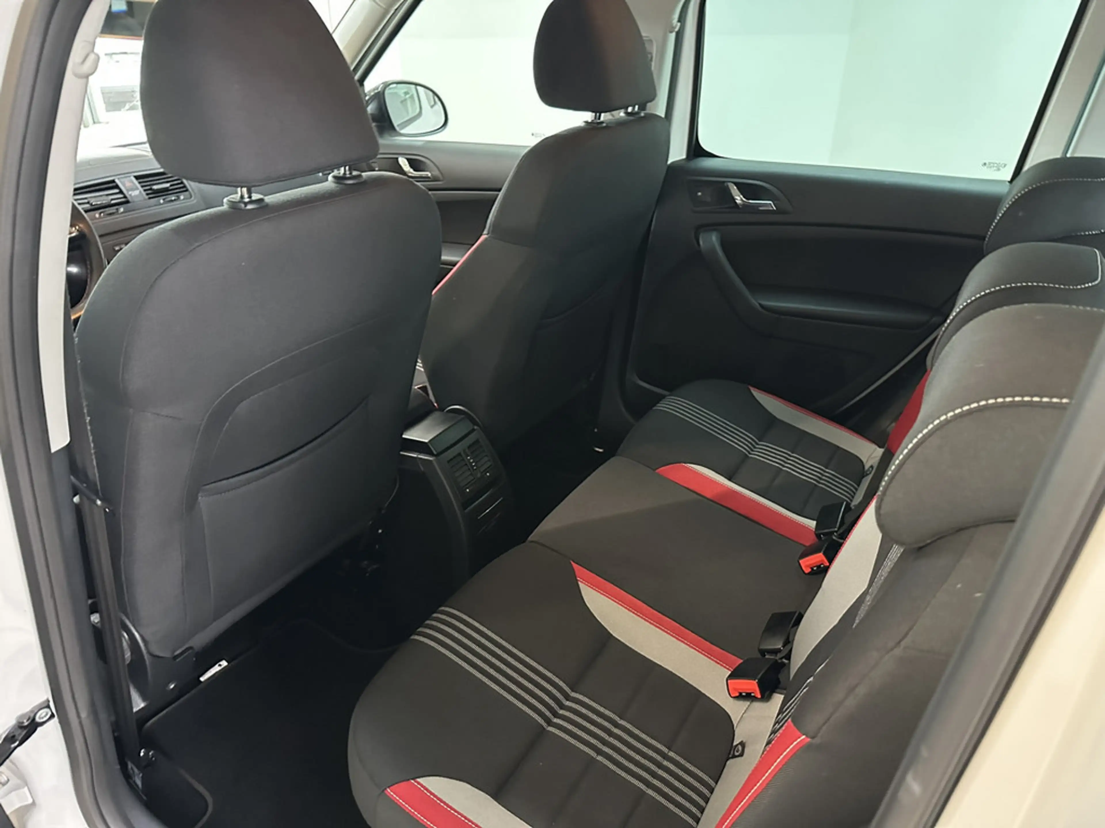 Skoda Yeti 1.2l TSI Monte Carlo KLIMA PDC SHZ XENON — photo 15