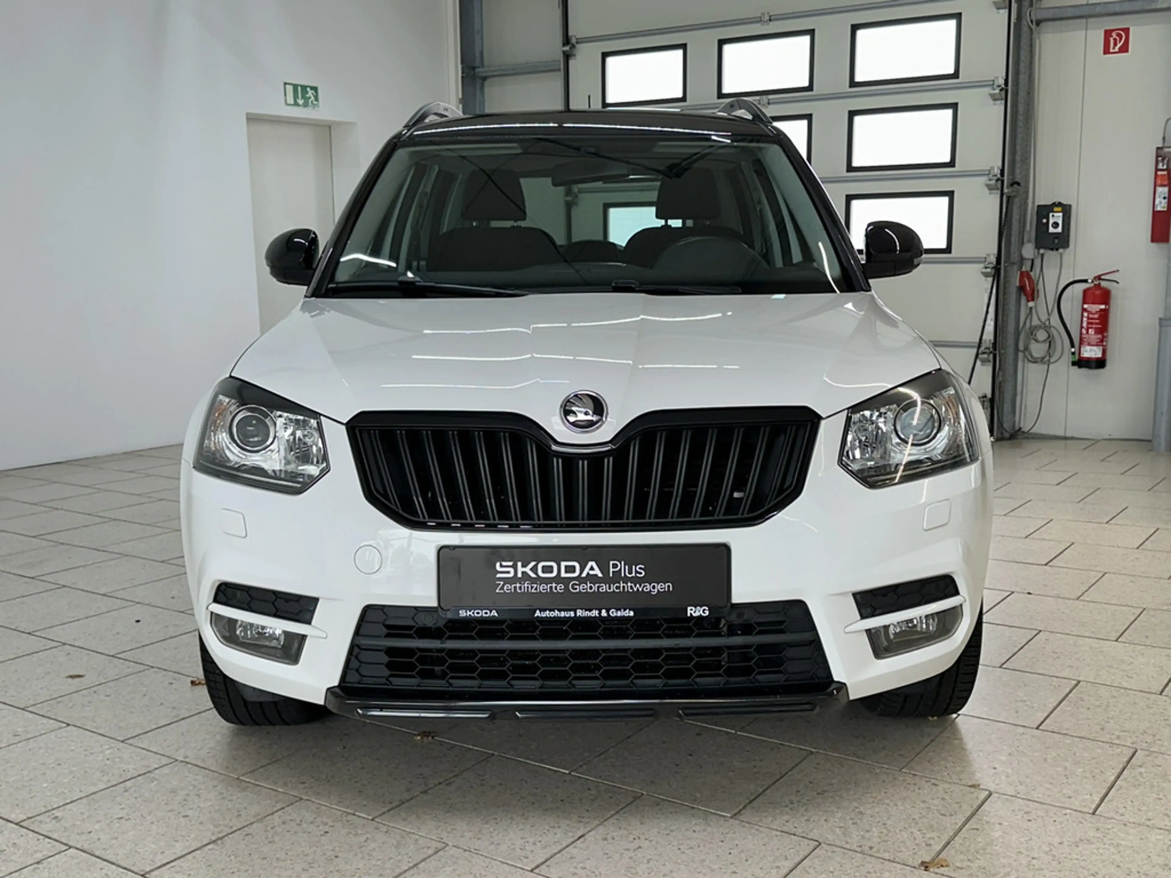 Skoda Yeti 1.2l TSI Monte Carlo KLIMA PDC SHZ XENON — photo 3