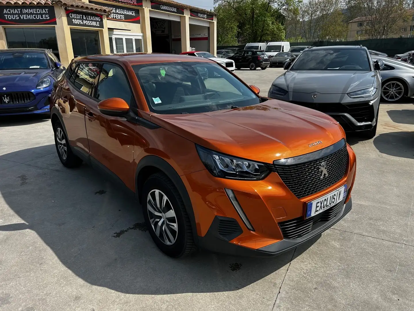 Peugeot 2008 1.2 PURETECH 100CH S\u0026S ALLURE Orange - 1