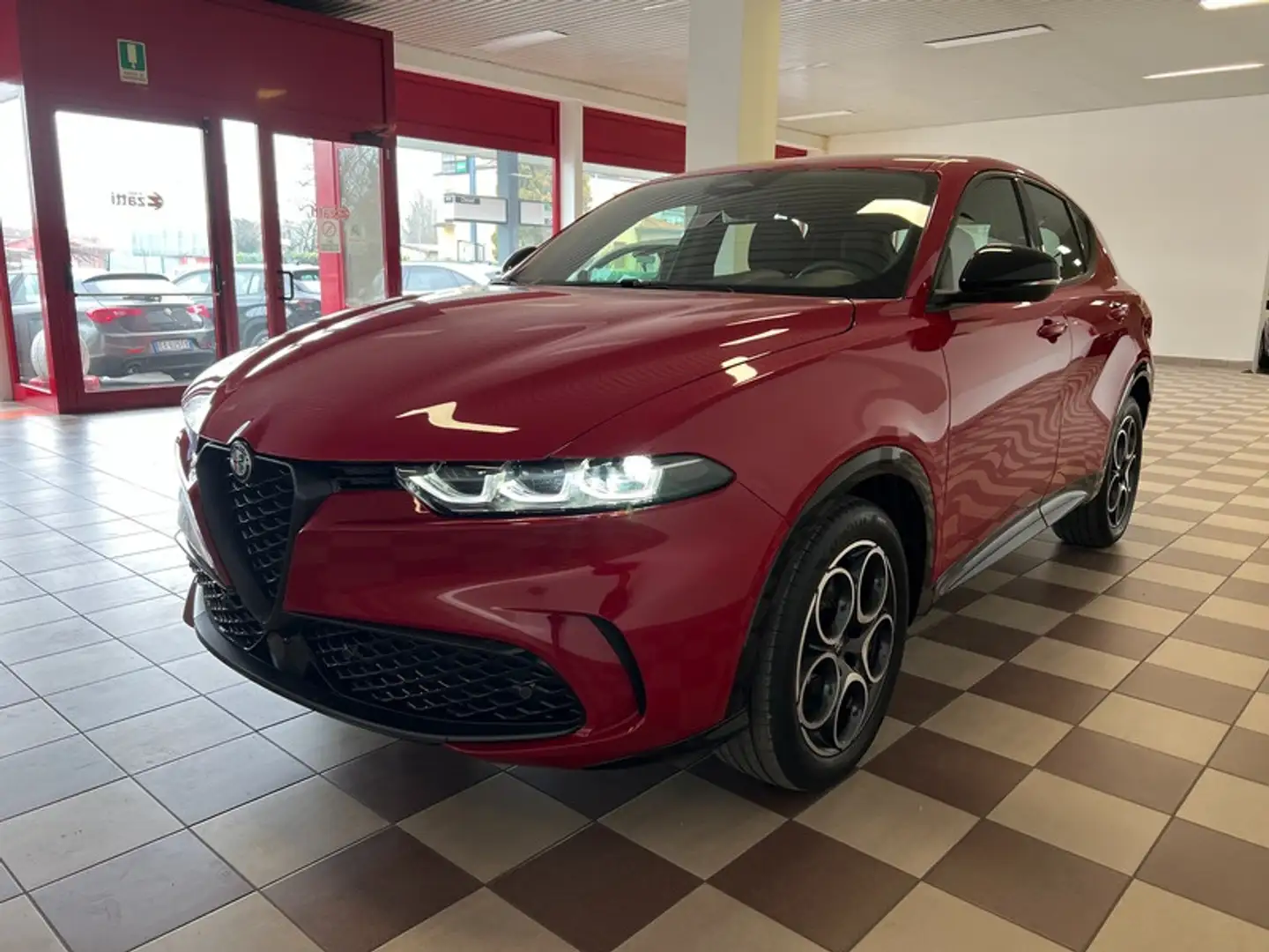Alfa Romeo Tonale 1.5 Hybrid Sprint crvena - 1