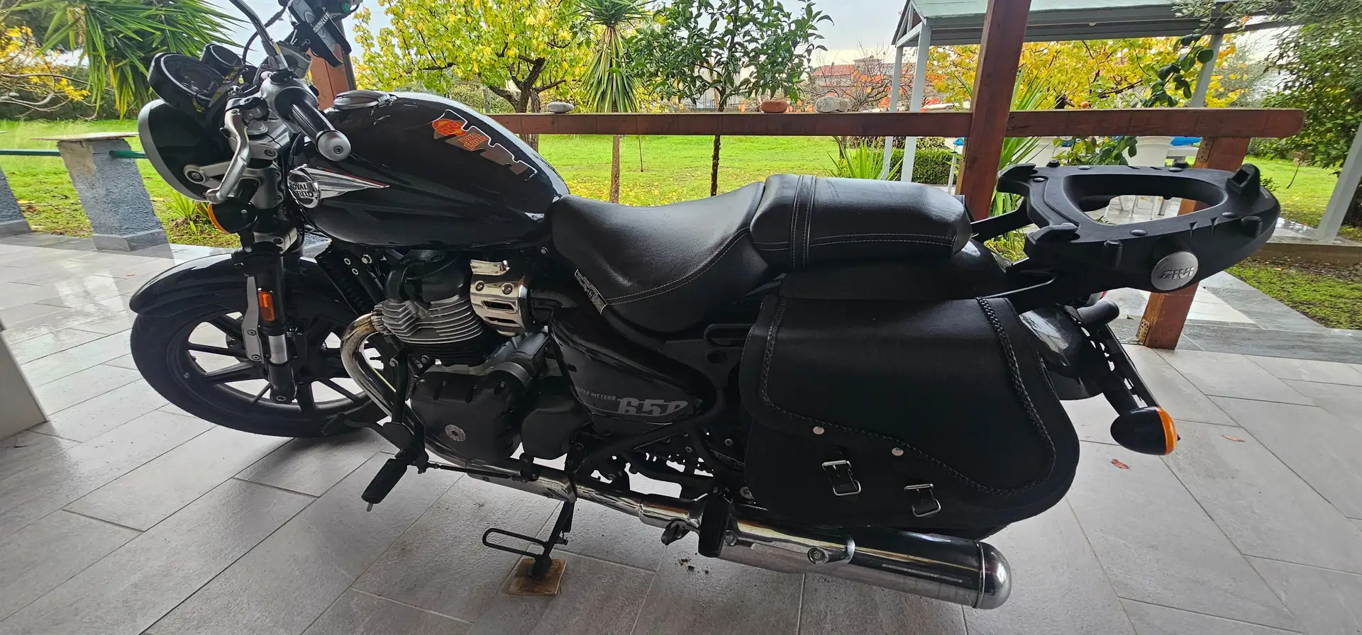 Royal Enfield Super Meteor 650 Nero - 2