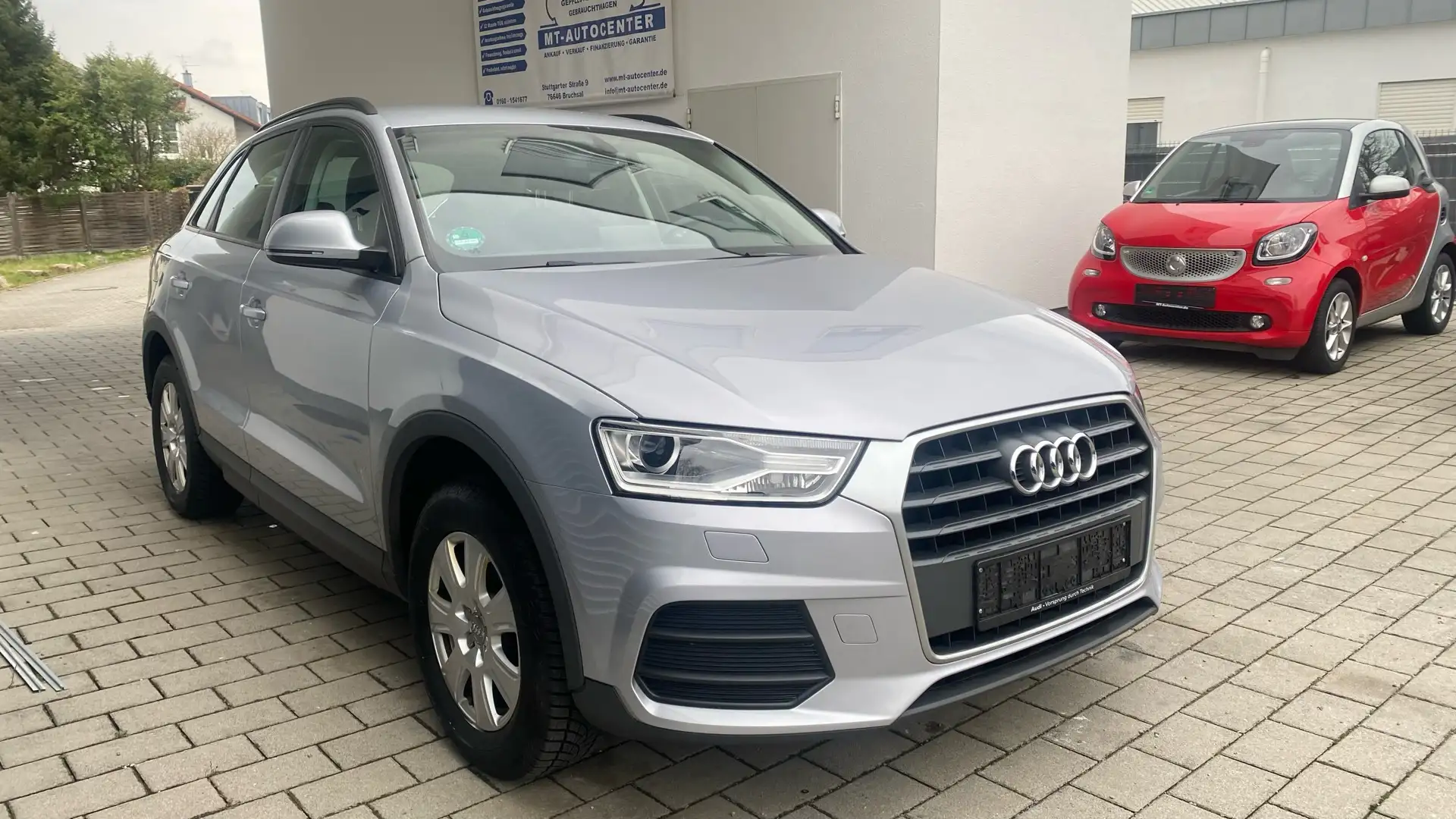 Audi Q3 basis Grau - 2