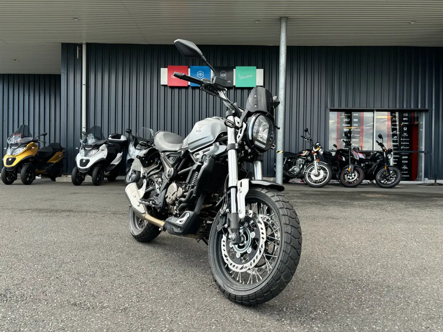 Voge 300AC - 1
