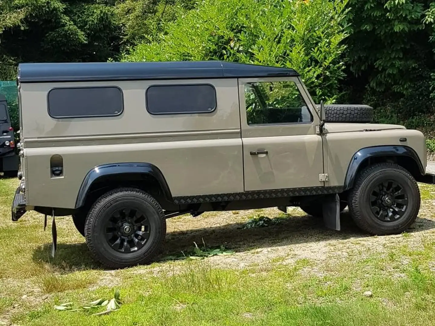 Land Rover Defender 110 ht Marrone - 2