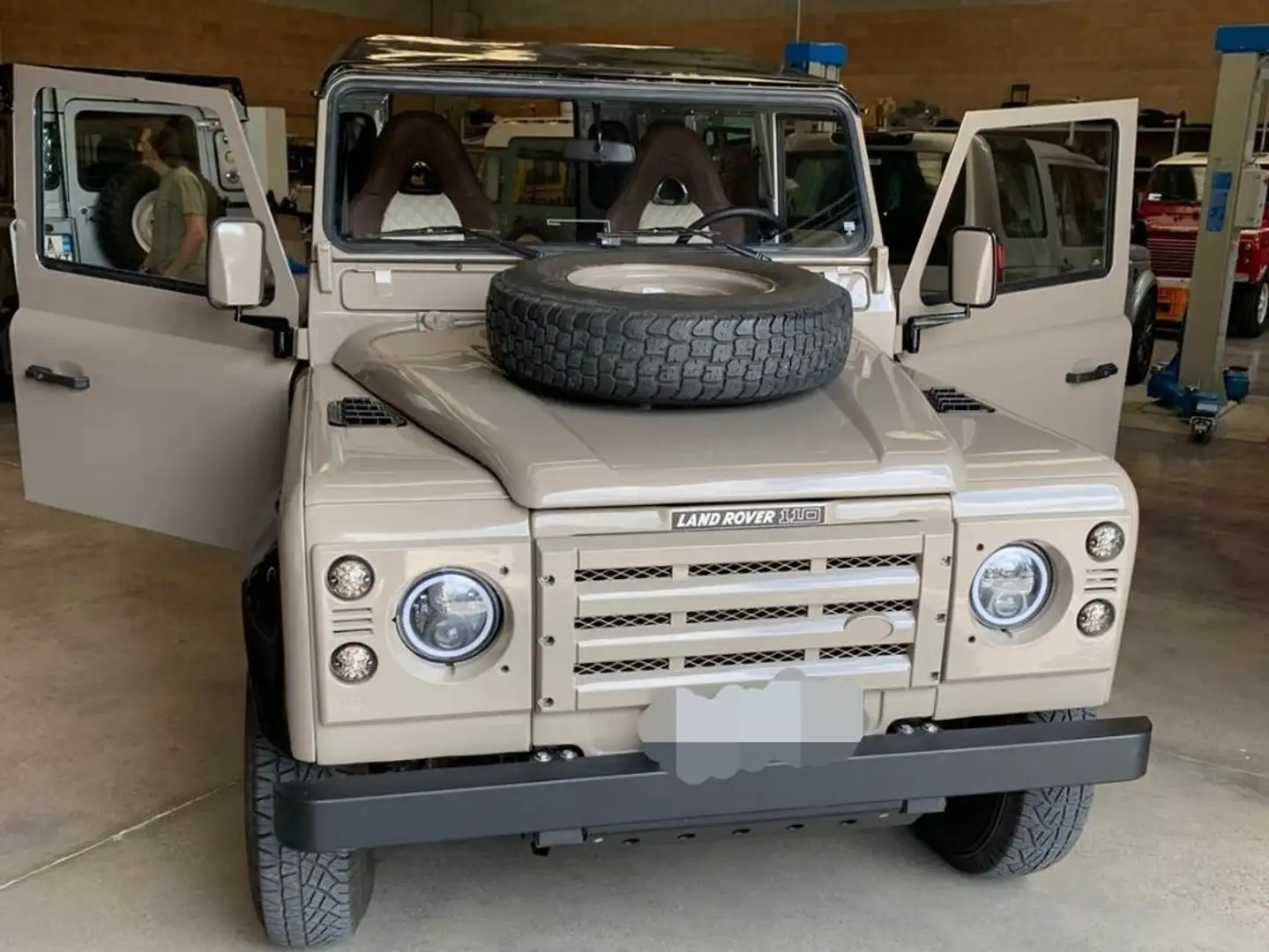 Land Rover Defender 110 ht Marrone - 1