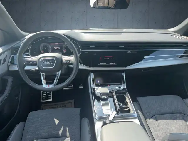 Audi Q8 view 11