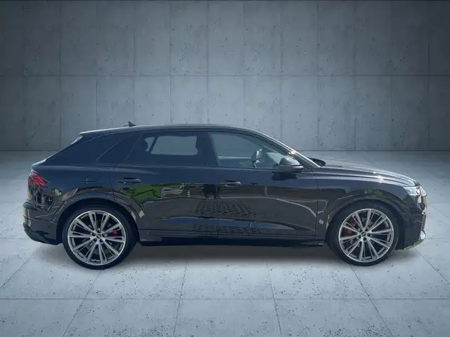 Audi Q8 view 6
