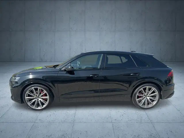 Audi Q8 view 2