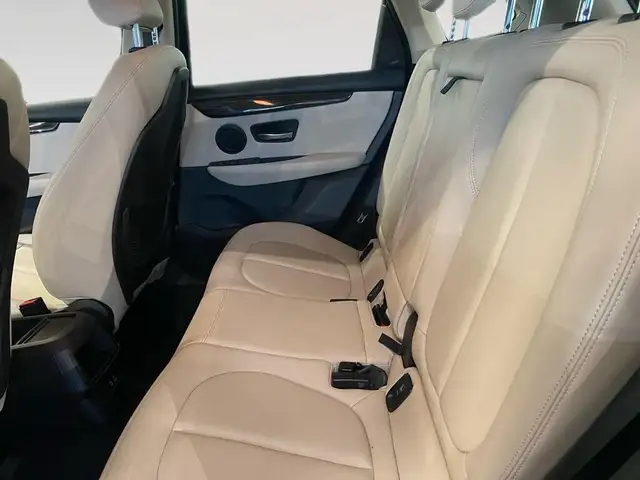 BMW 2 Series view 8
