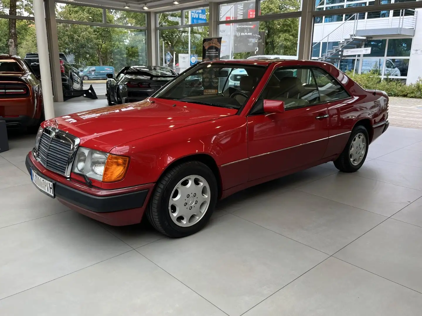 Mercedes-Benz 300 CE H-Kennzeichen Červená - 1