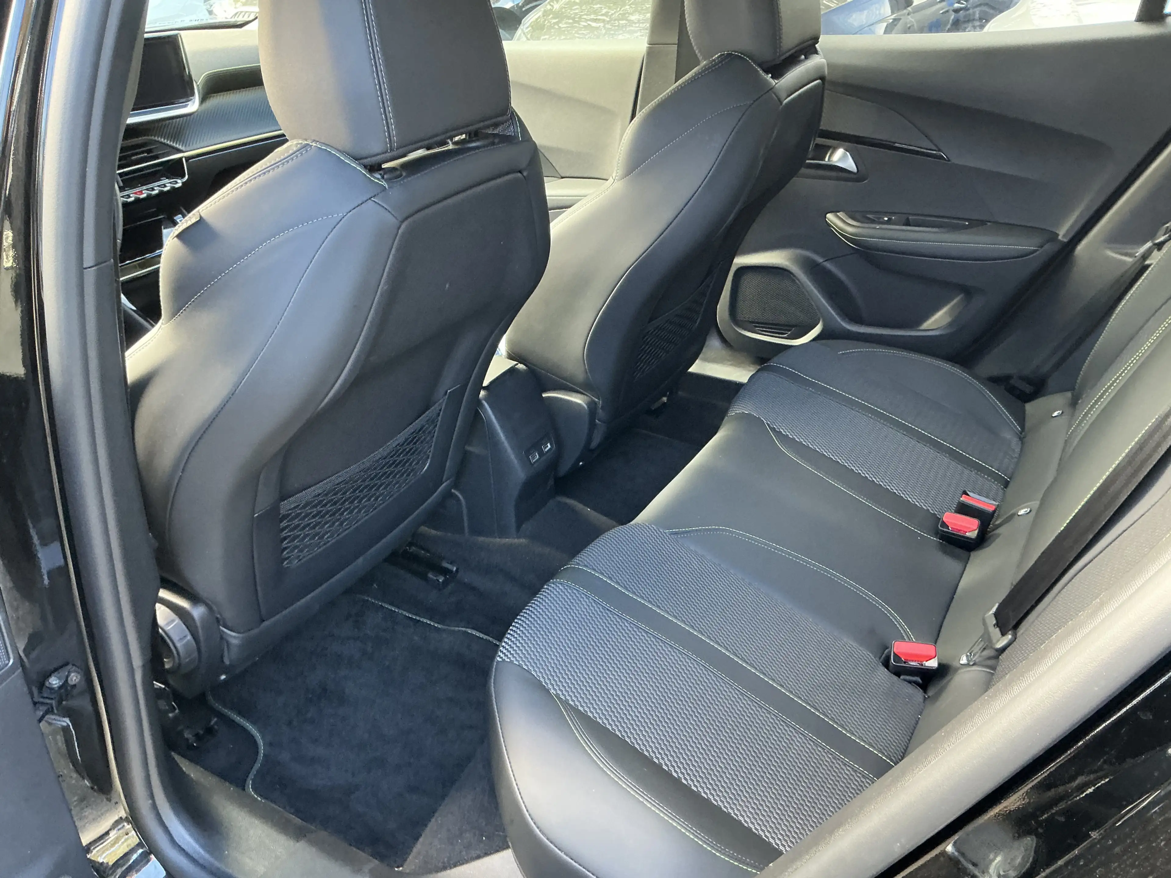 Peugeot 2008 Mild-Hybrid GT Teil-Leder 360Cam ACC LED — photo 4
