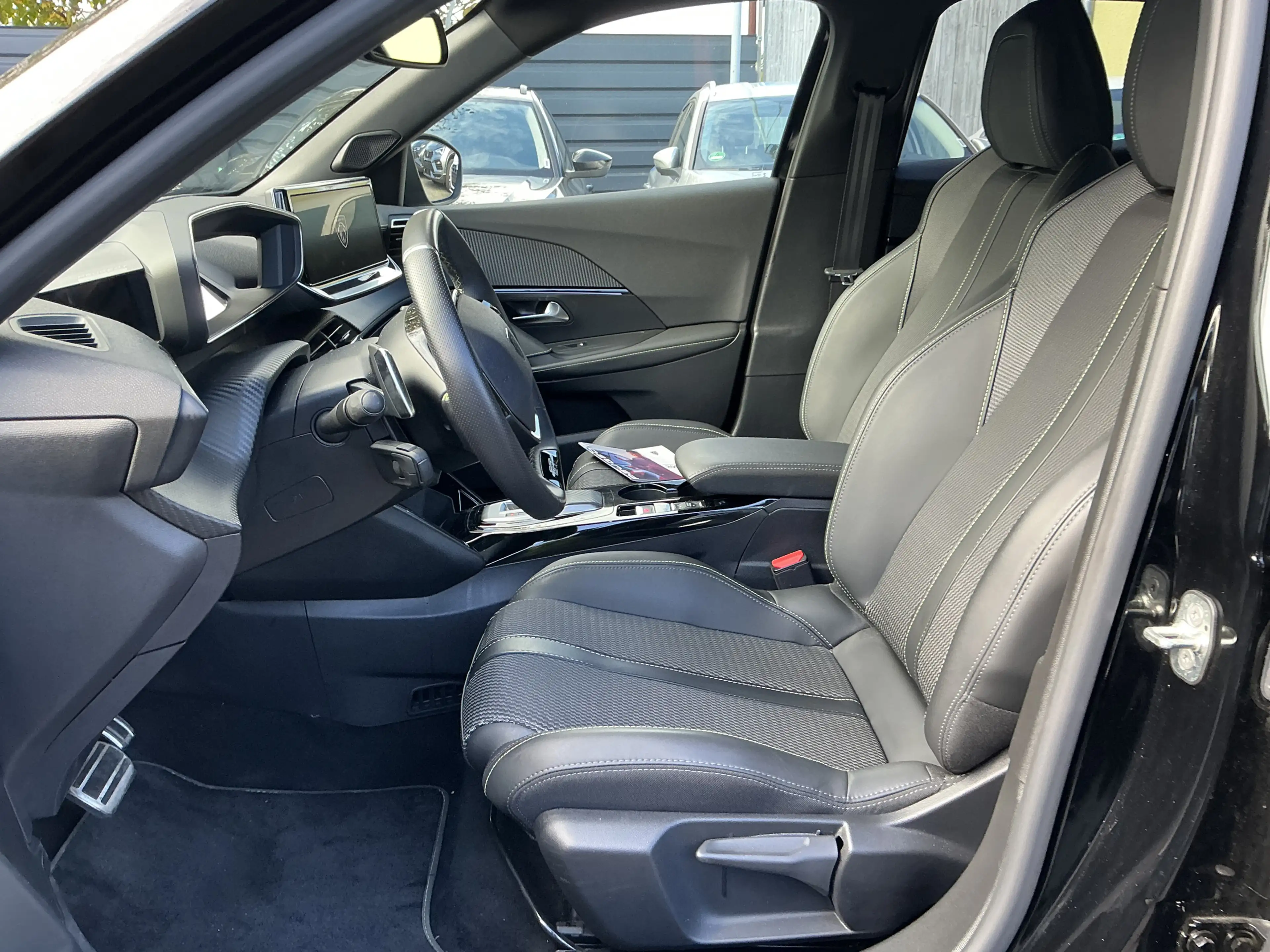 Peugeot 2008 Mild-Hybrid GT Teil-Leder 360Cam ACC LED — photo 7