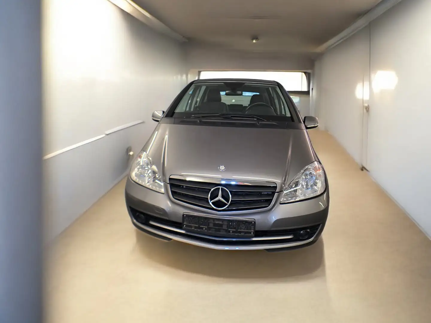 Mercedes-Benz A 180 A 180 Aut. Avantgarde Klimaut. Tempom. TOP ZUSTAND siva - 2