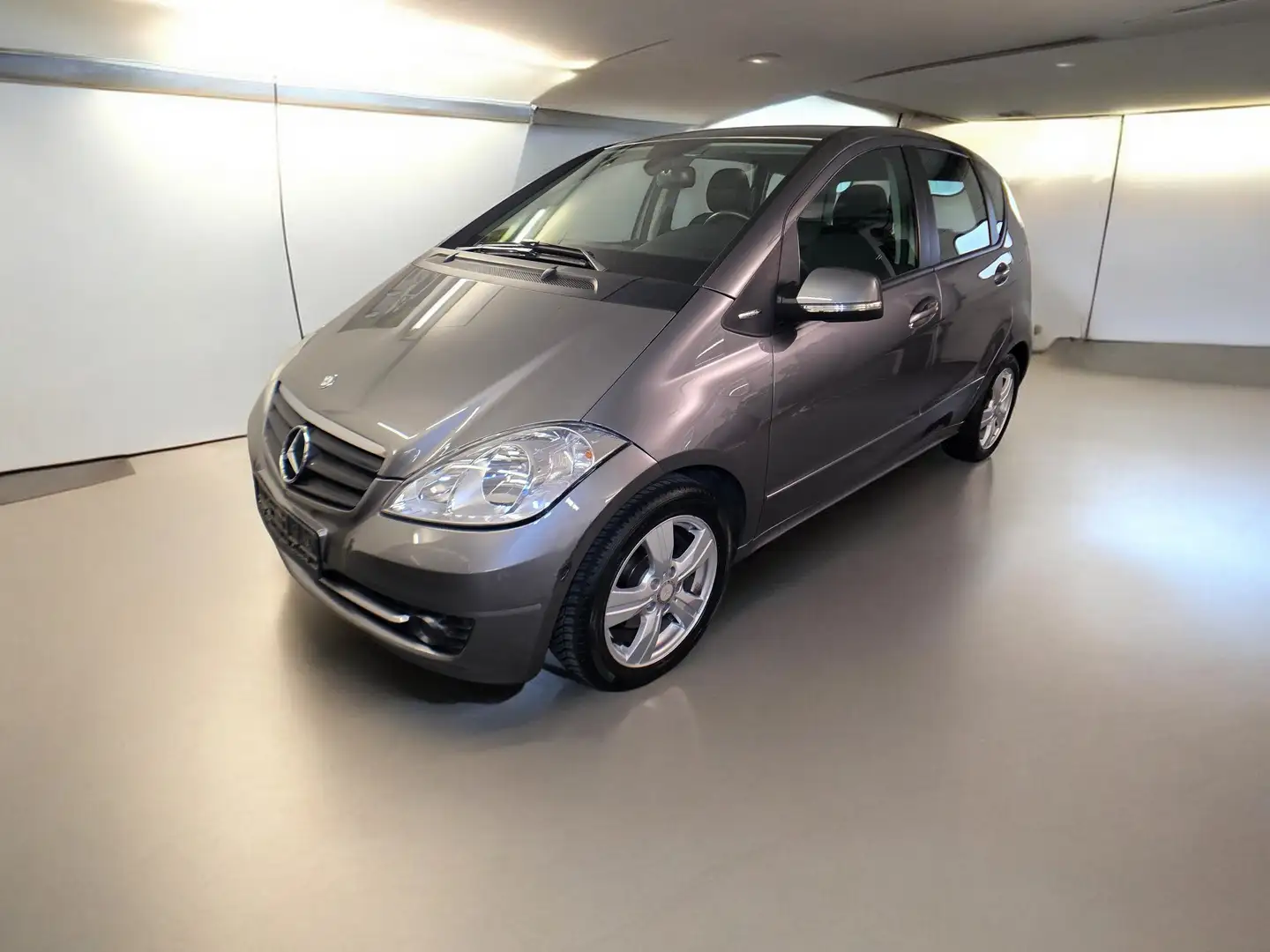 Mercedes-Benz A 180 A 180 Aut. Avantgarde Klimaut. Tempom. TOP ZUSTAND siva - 1