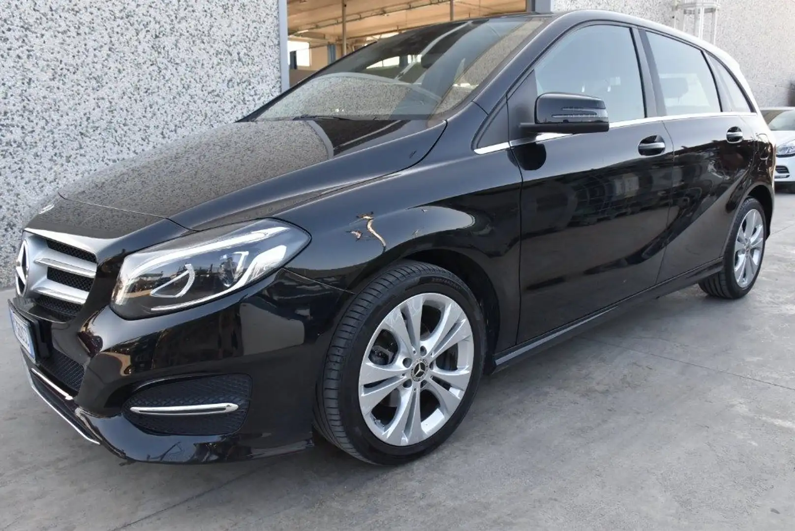 Mercedes-Benz B 180 d Premium *Navigatore, Telecamera* Nero - 1