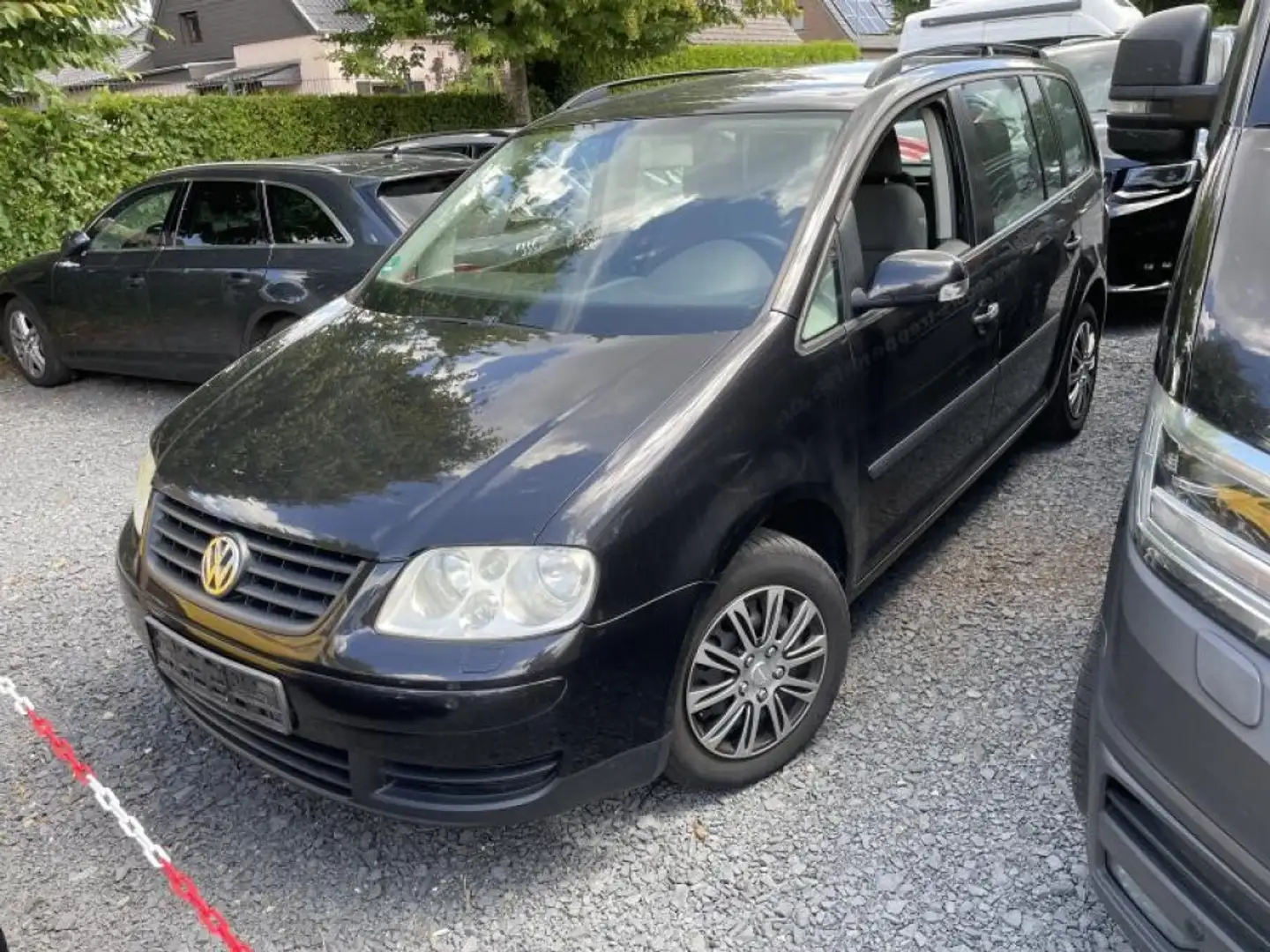 Volkswagen Touran 1.9 TDI AHK Tempomat Black - 1