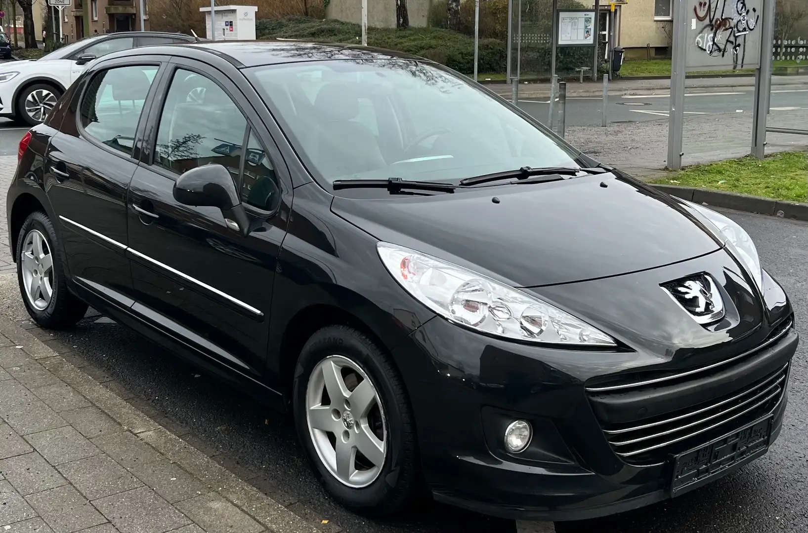 Peugeot 207 Urban Style *KLIMA-ALLWETTER-TÜV NEU* Schwarz - 2
