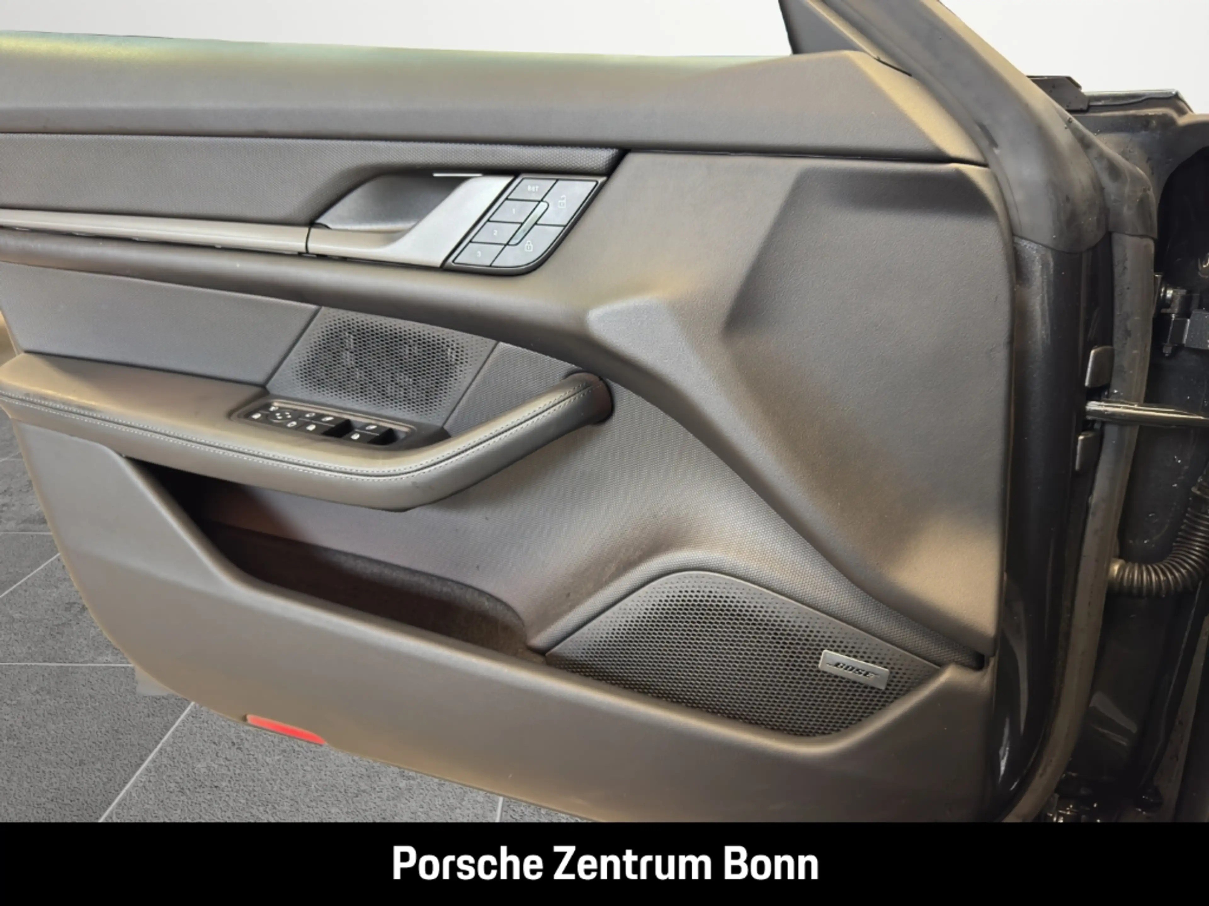 Porsche Taycan Sport Turismo InnoDrive SurroundView BOSE — photo 12