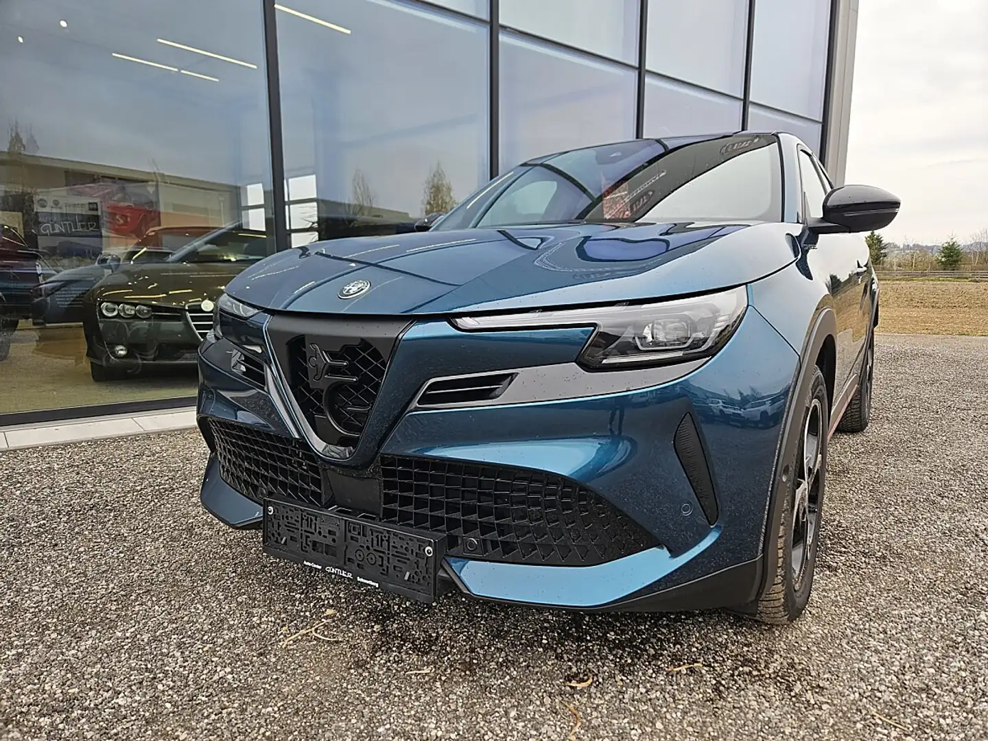 Alfa Romeo Junior Ibrida Speciale 1.2 MHEV e-DCT6 Blau - 1